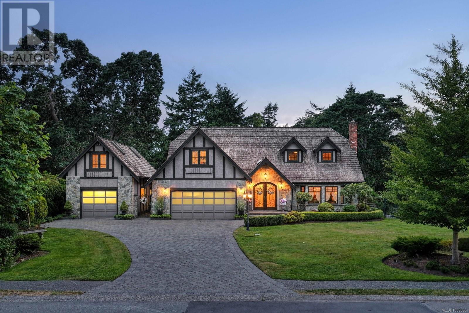 2773 Arbutus Rd, Saanich, British Columbia