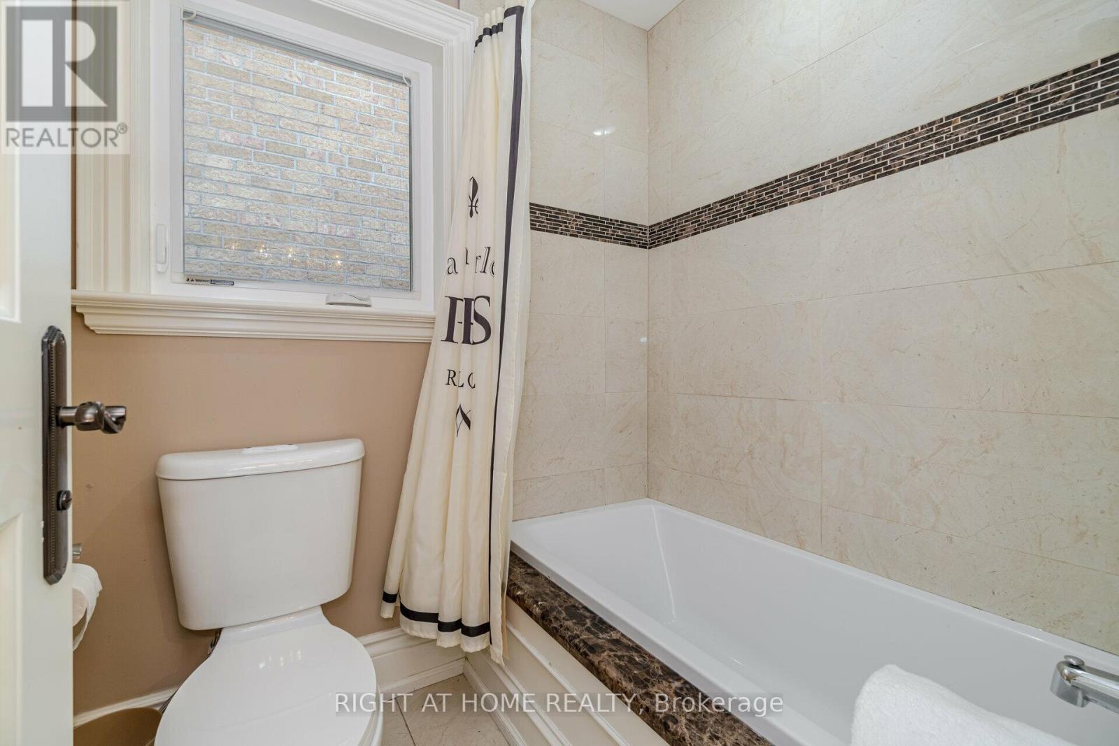12 Walder Avenue, Toronto, Ontario  M4P 2R5 - Photo 23 - C12237156