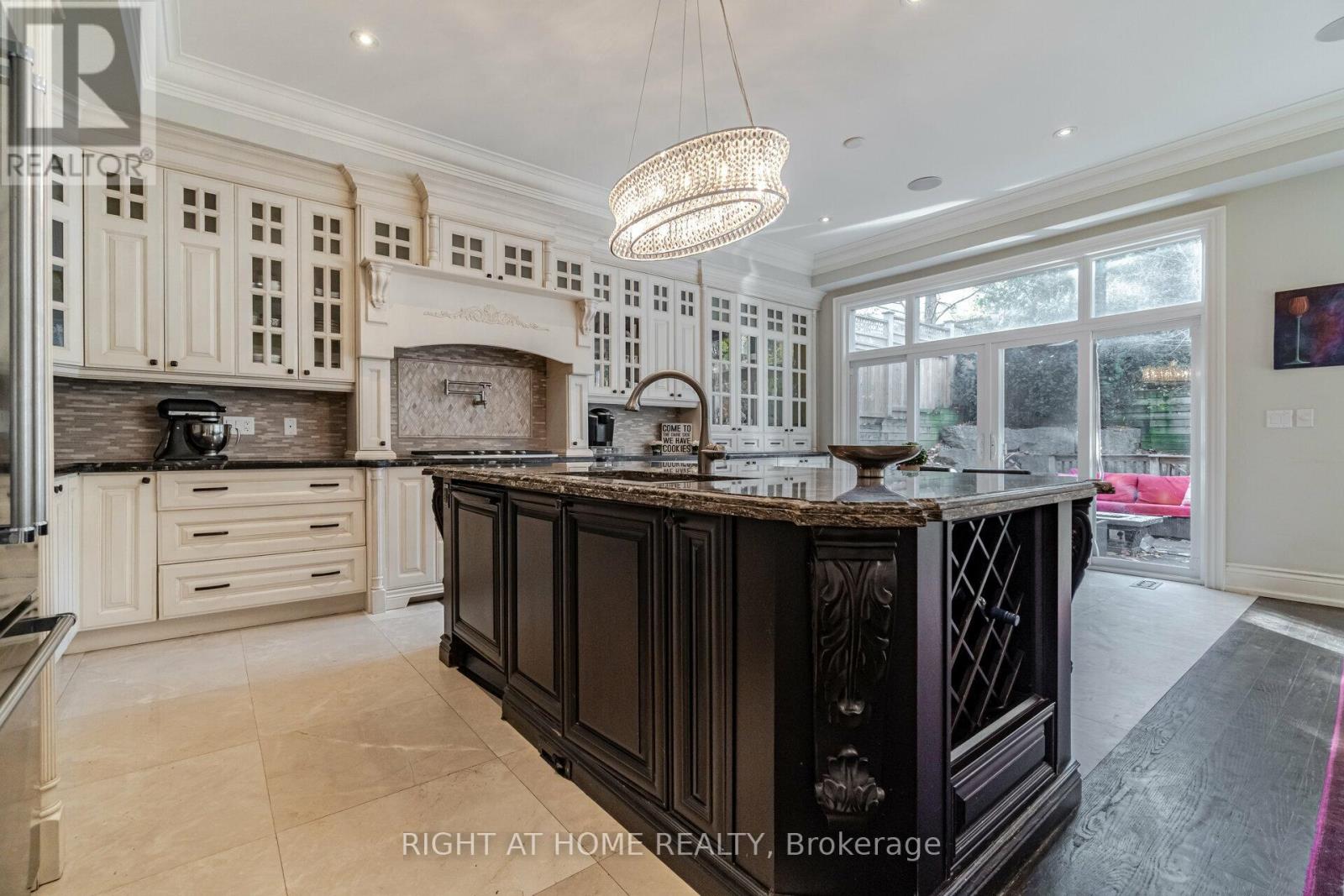 12 Walder Avenue, Toronto, Ontario  M4P 2R5 - Photo 9 - C12237156