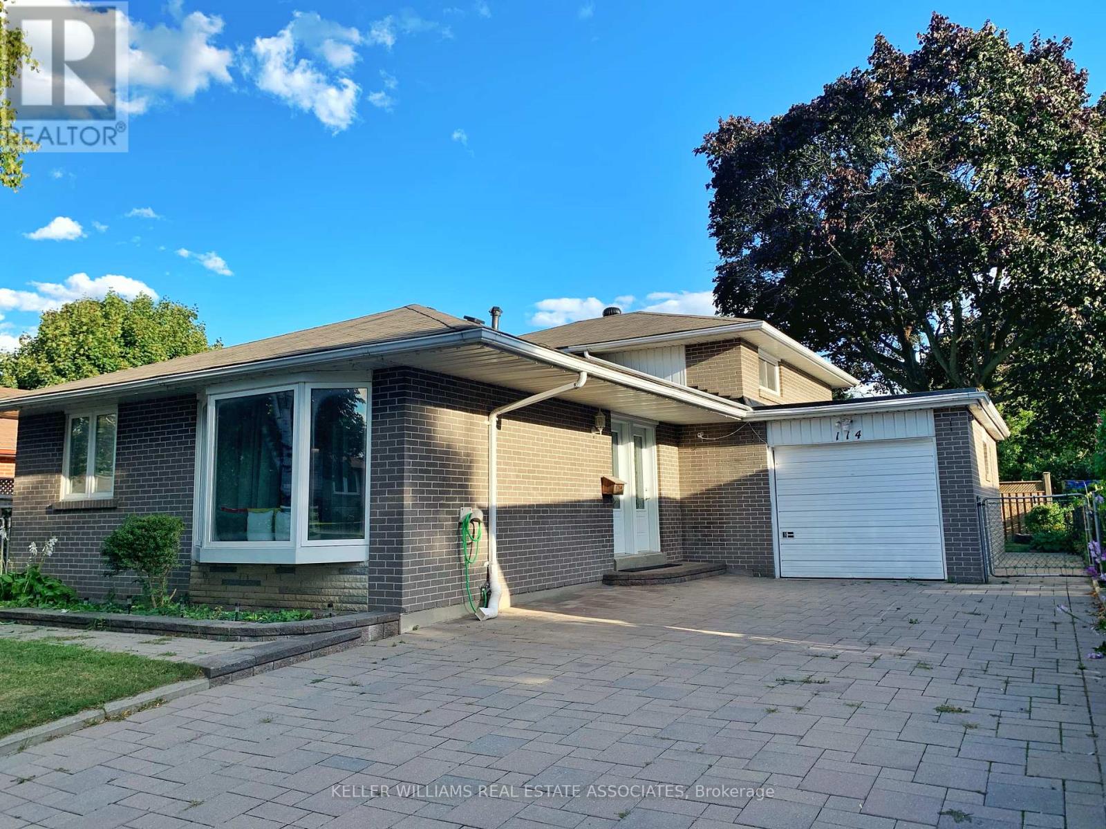 Property at 114 CULTRA SQUARE N image 3