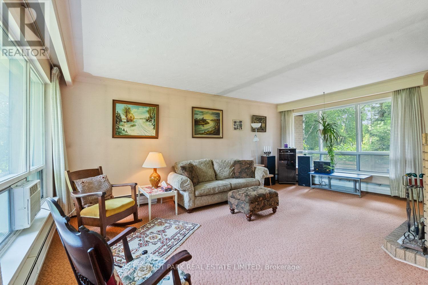 2 Gallacher Avenue, Richmond Hill, Ontario  L4E 2W9 - Photo 6 - N12237091