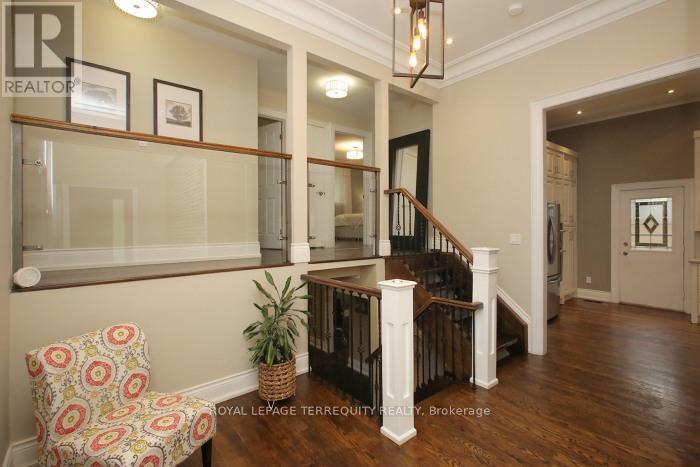 Property at 353 KINGSVIEW DRIVE image 3