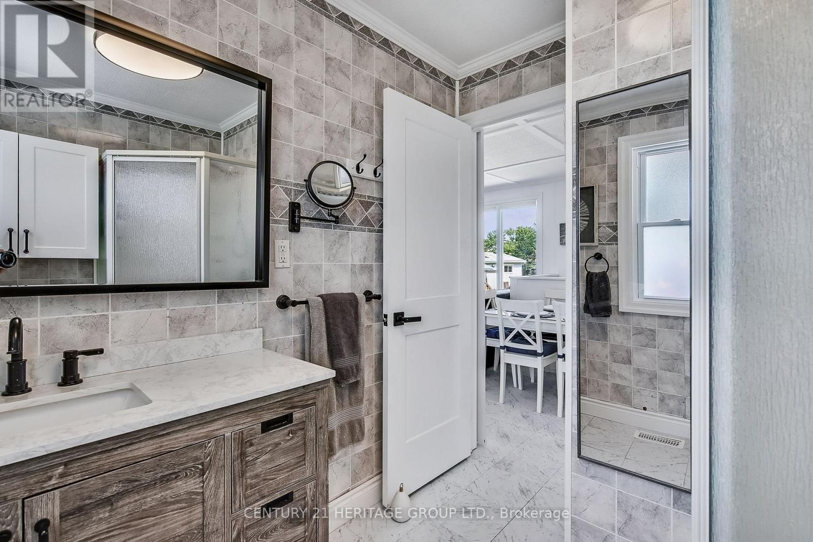33 Fairwell Avenue, Haldimand, Ontario  N0A 1P0 - Photo 27 - X12237150