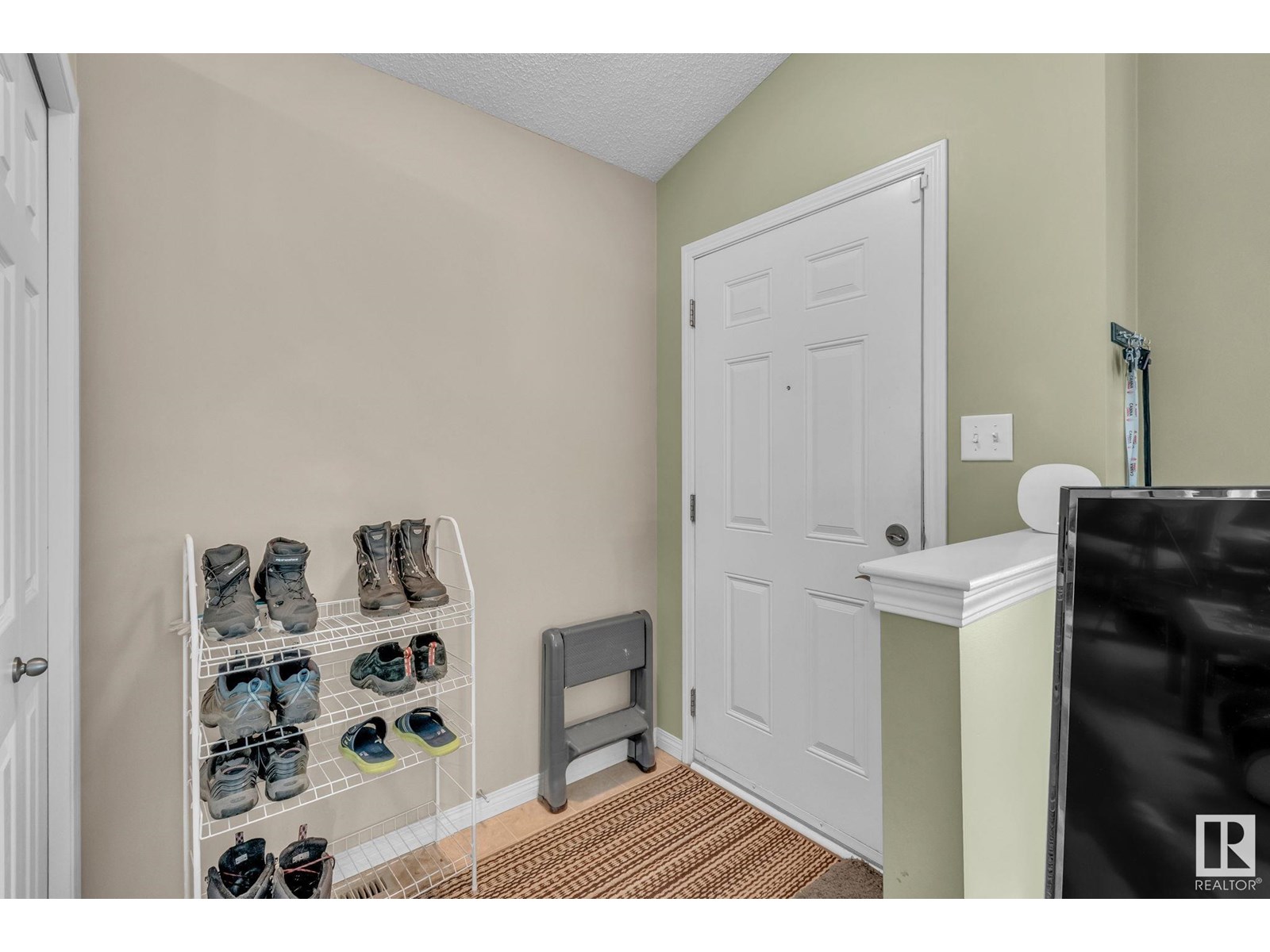 Property at 2711 24 ST NW image 4