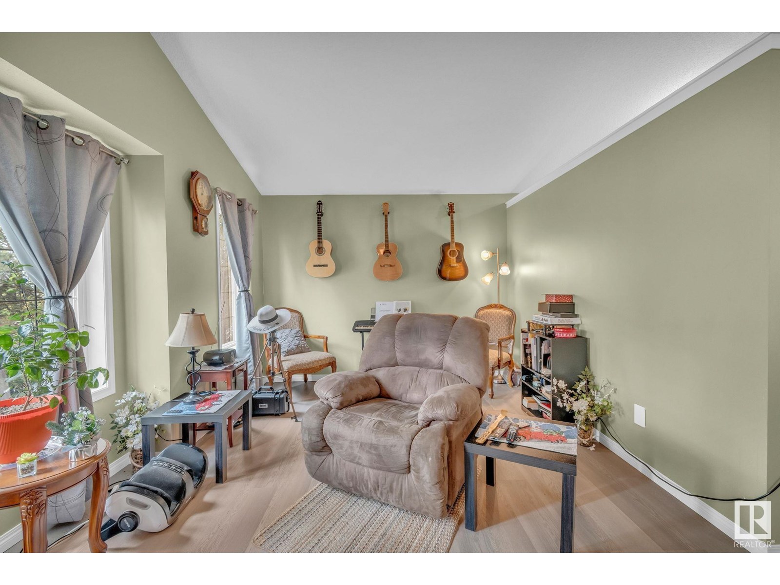 Property at 2711 24 ST NW image 5