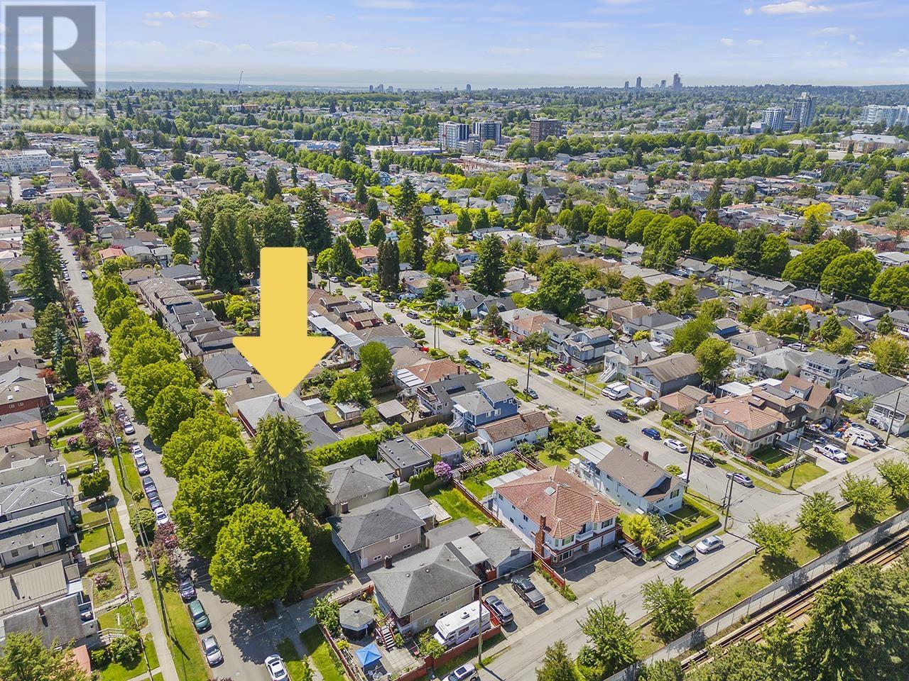 Property at 4867 CHATHAM STREET image 3