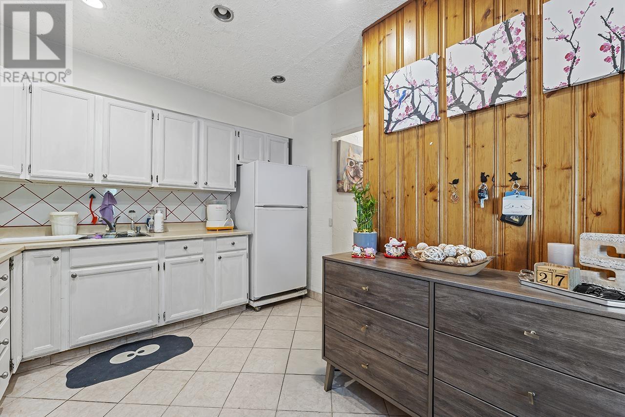 Property at 4867 CHATHAM STREET image 5