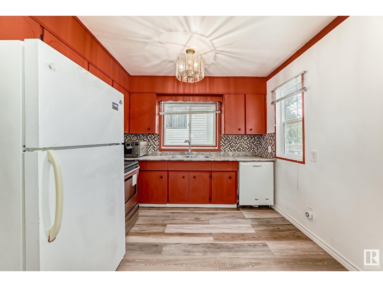 Property at 12008 66 ST NW image 3