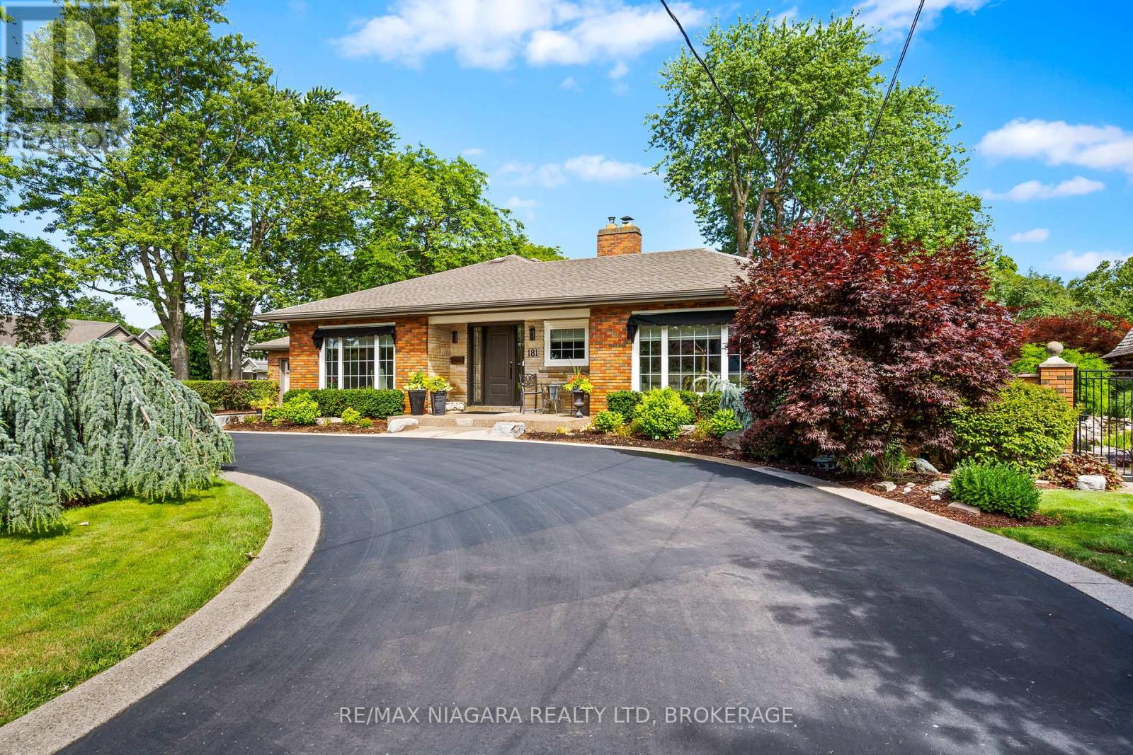 Property at 181 LAKESHORE ROAD image 3