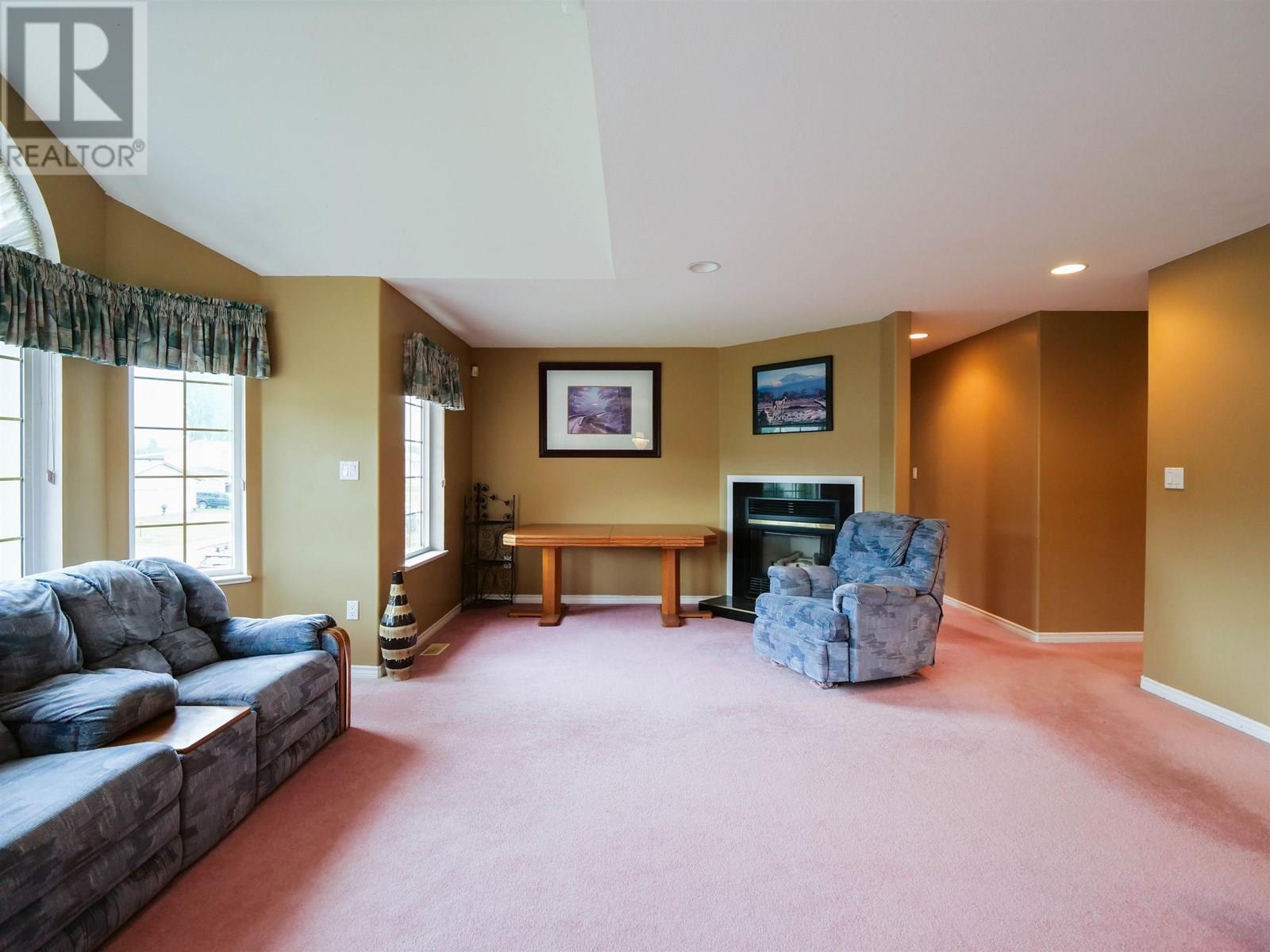 Property at 848 ROLPH STREET image 4