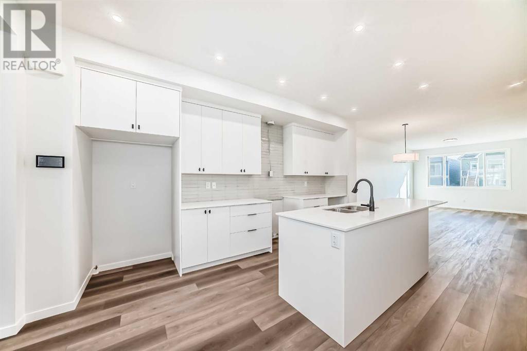 Property at 612 Rowmont Boulevard NW image 3