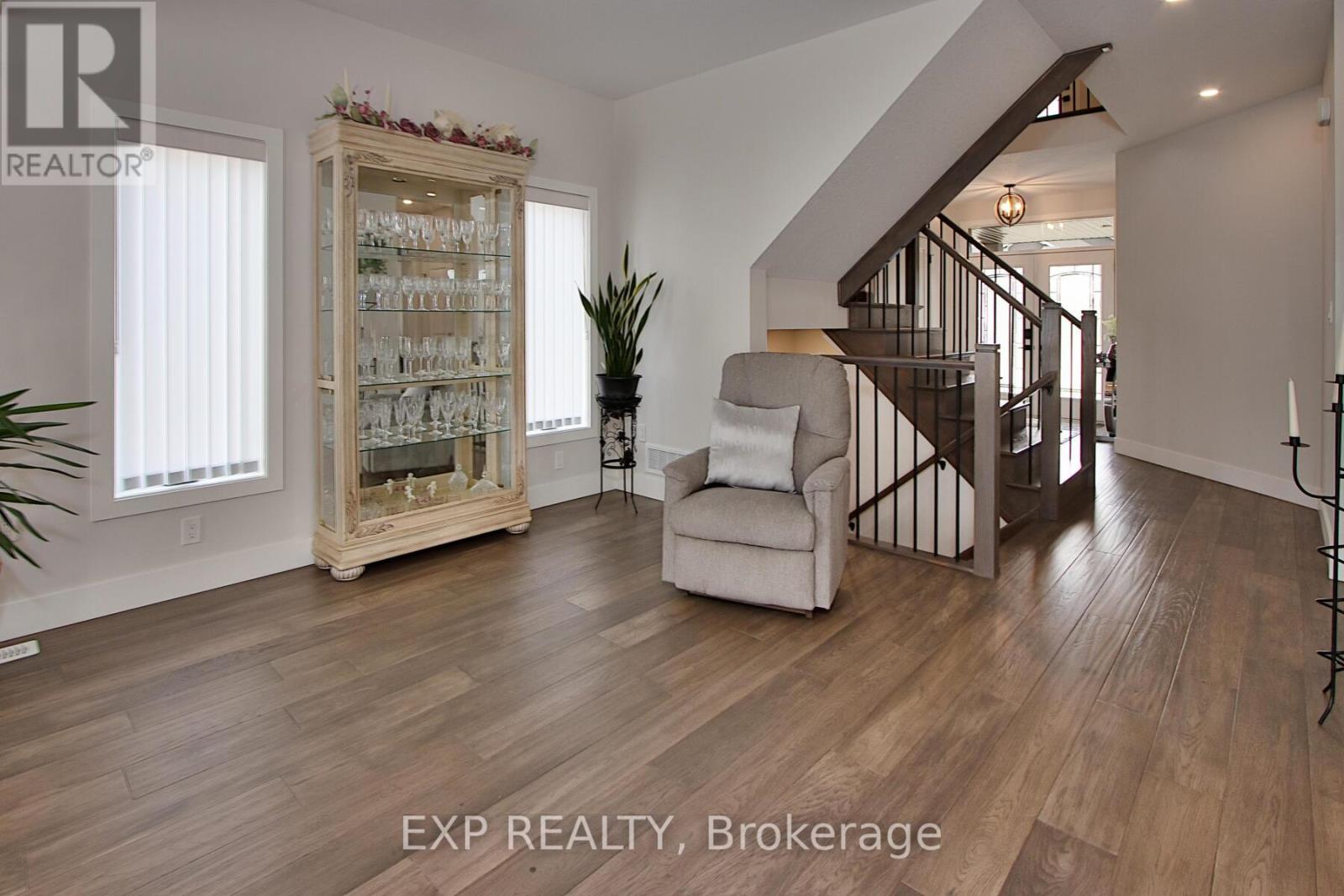 84 Thames Springs Crescent, Zorra (Thamesford), Ontario  N0M 2M0 - Photo 11 - X12237279