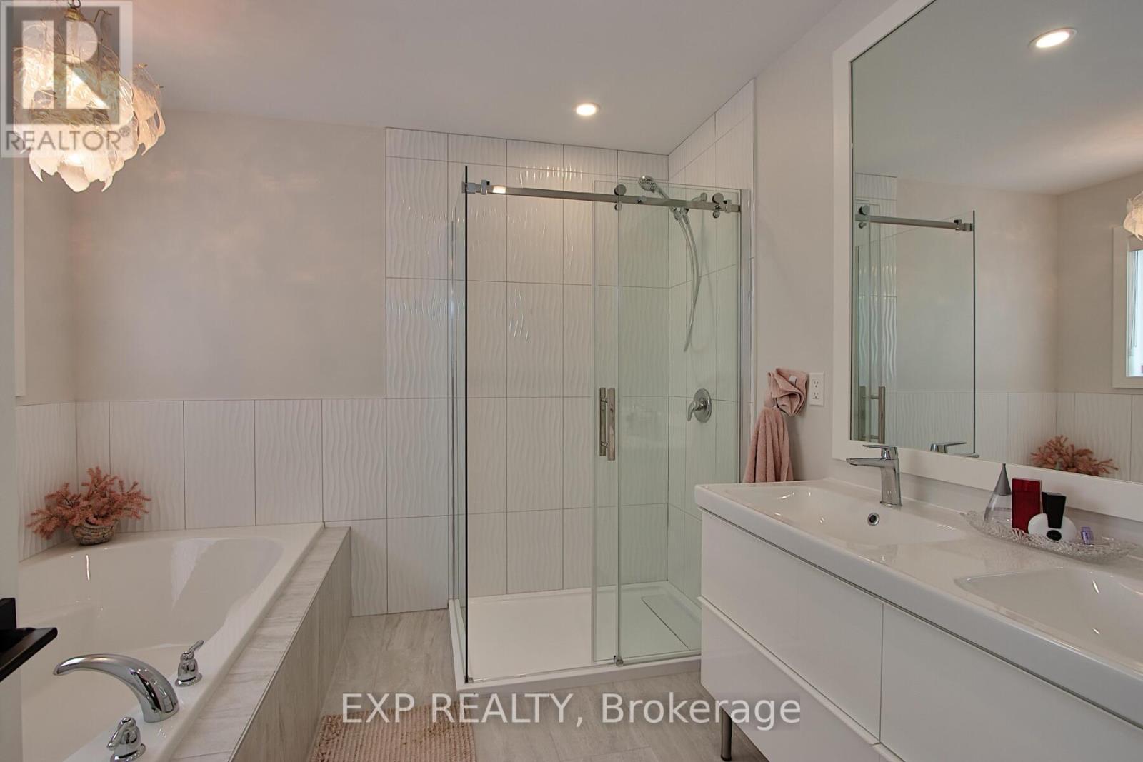 84 Thames Springs Crescent, Zorra (Thamesford), Ontario  N0M 2M0 - Photo 23 - X12237279