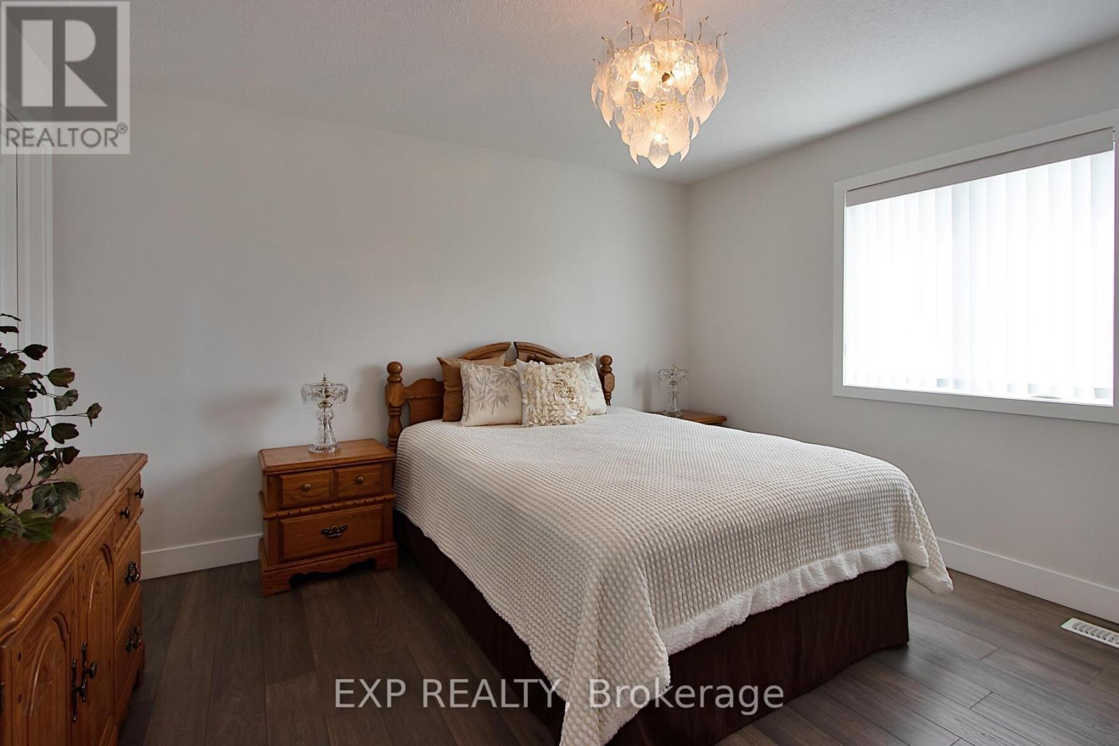 84 Thames Springs Crescent, Zorra (Thamesford), Ontario  N0M 2M0 - Photo 26 - X12237279