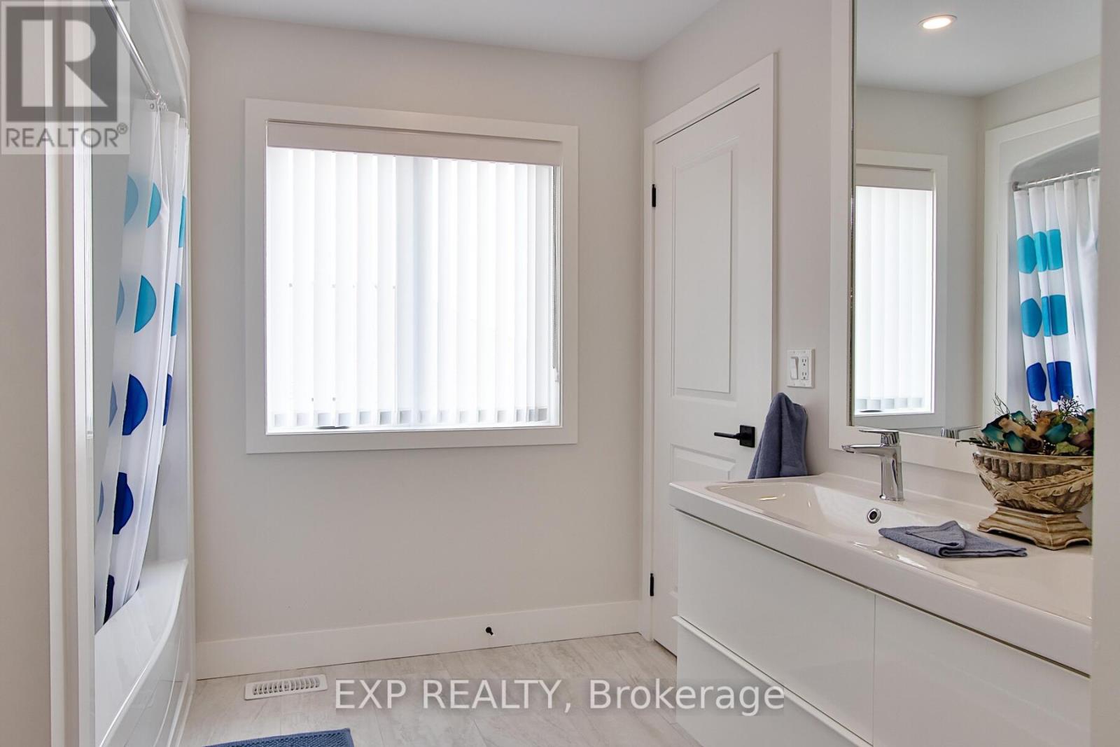 84 Thames Springs Crescent, Zorra (Thamesford), Ontario  N0M 2M0 - Photo 30 - X12237279