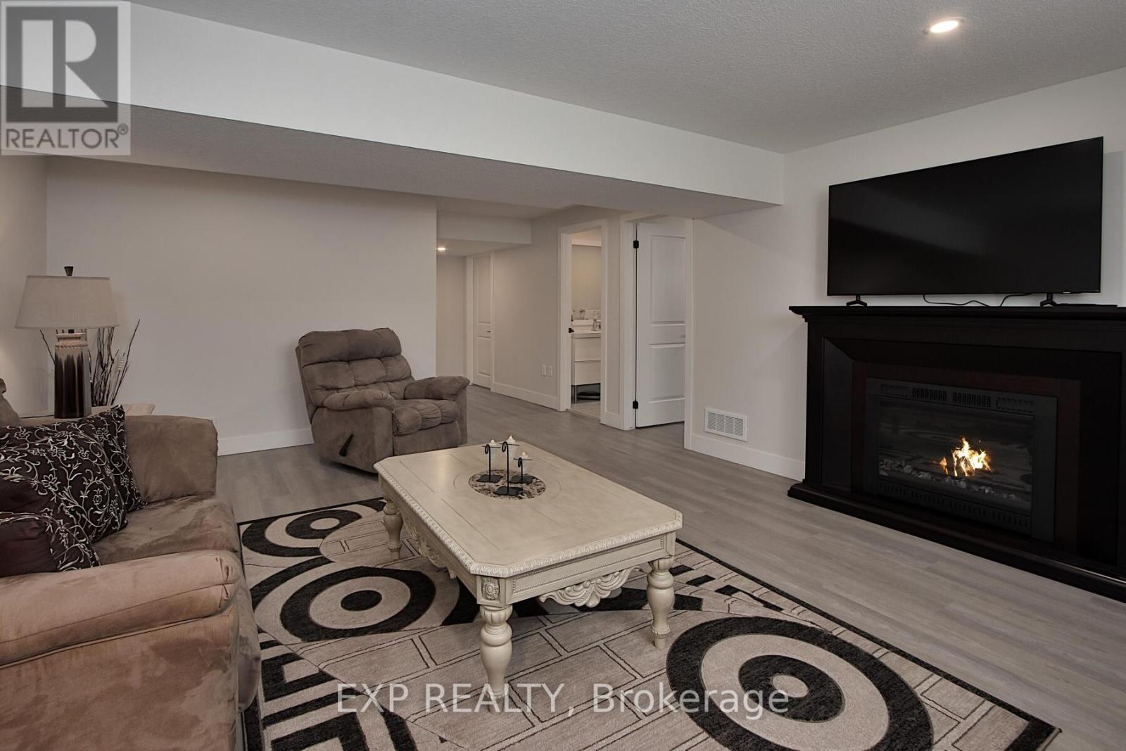 84 Thames Springs Crescent, Zorra (Thamesford), Ontario  N0M 2M0 - Photo 33 - X12237279