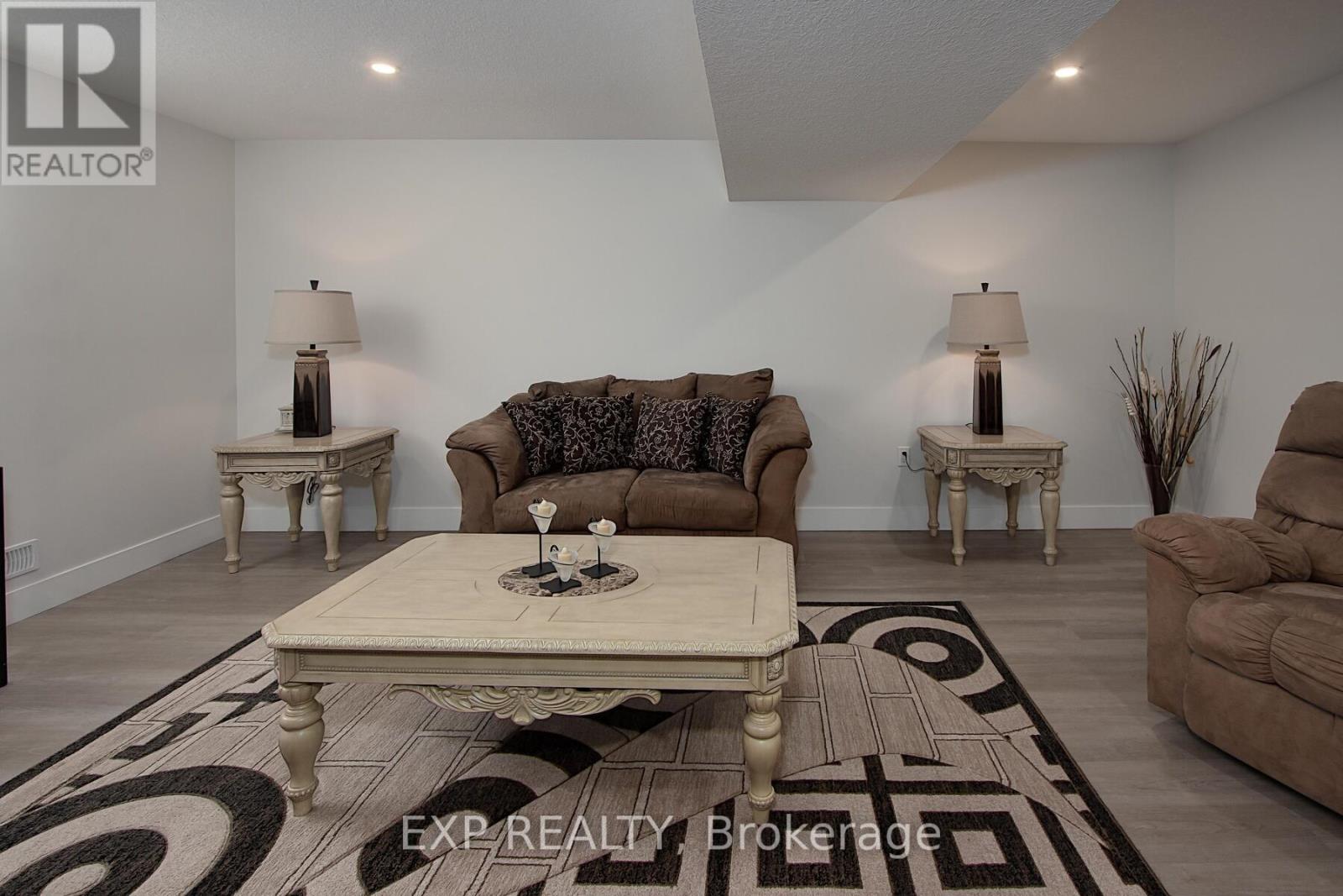 84 Thames Springs Crescent, Zorra (Thamesford), Ontario  N0M 2M0 - Photo 35 - X12237279