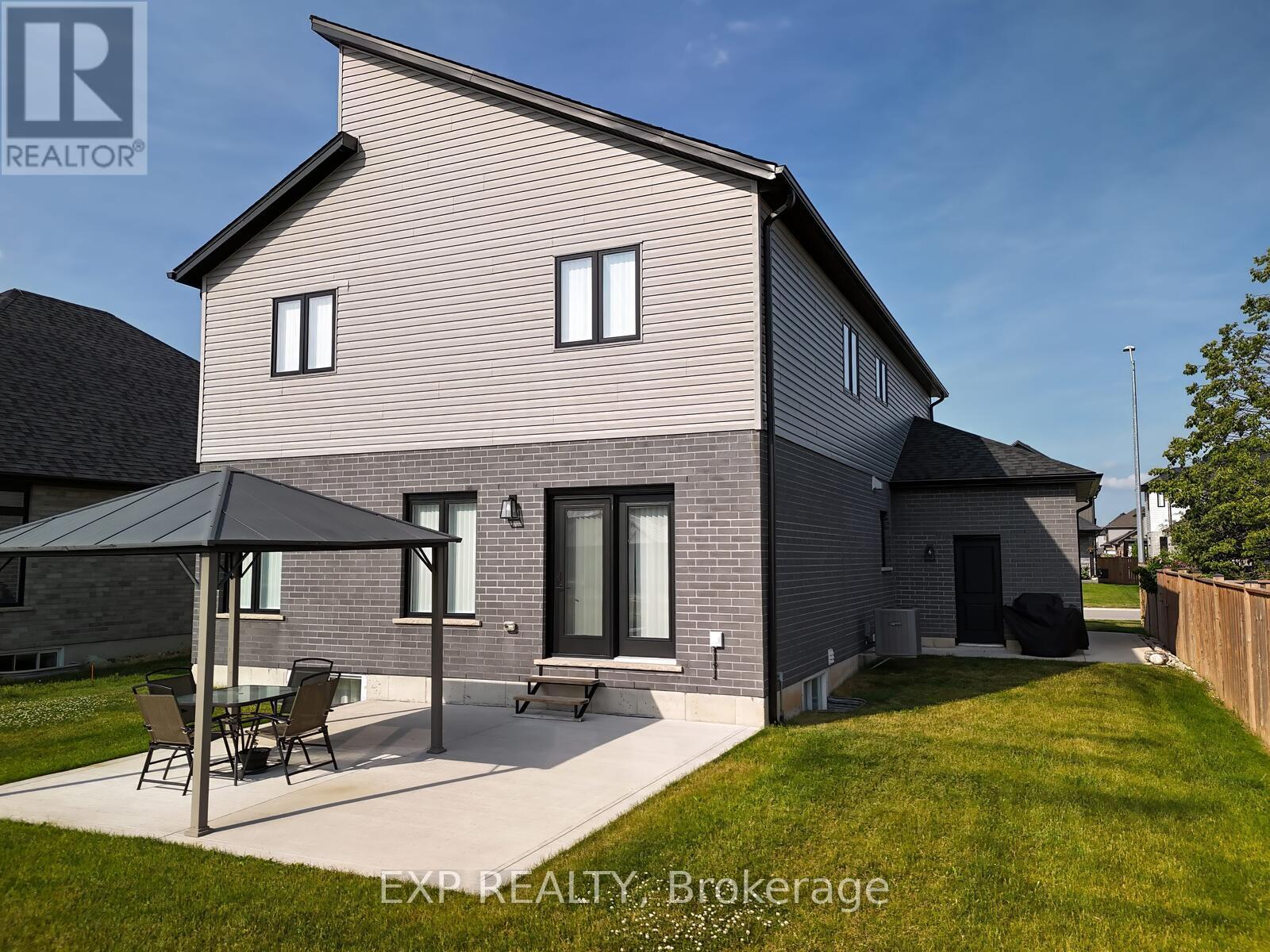 84 Thames Springs Crescent, Zorra (Thamesford), Ontario  N0M 2M0 - Photo 40 - X12237279