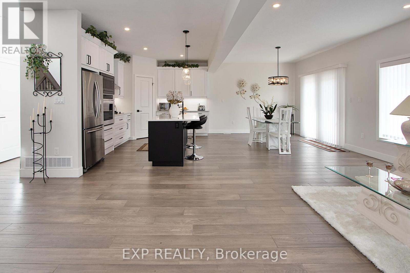 84 Thames Springs Crescent, Zorra (Thamesford), Ontario  N0M 2M0 - Photo 9 - X12237279
