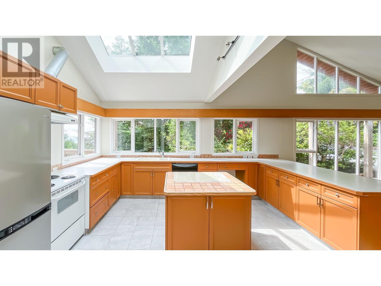 568 St. Andrews Place, West Vancouver, British Columbia  V7S 1V8 - Photo 16 - R3012507