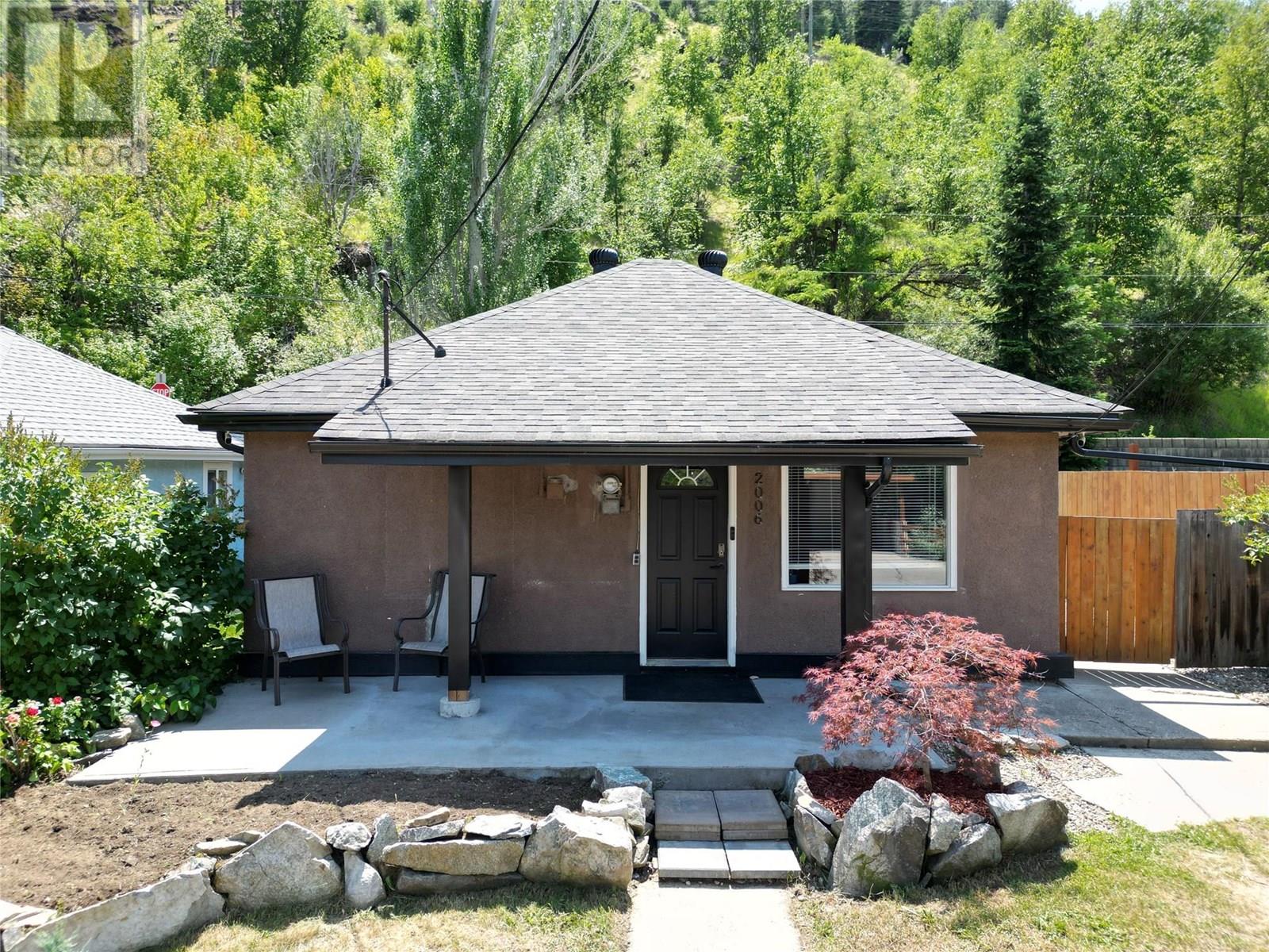 Property at 2006 DANIEL Street image 2