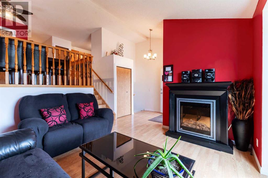 Property at 40 Laguna Close NE image 3