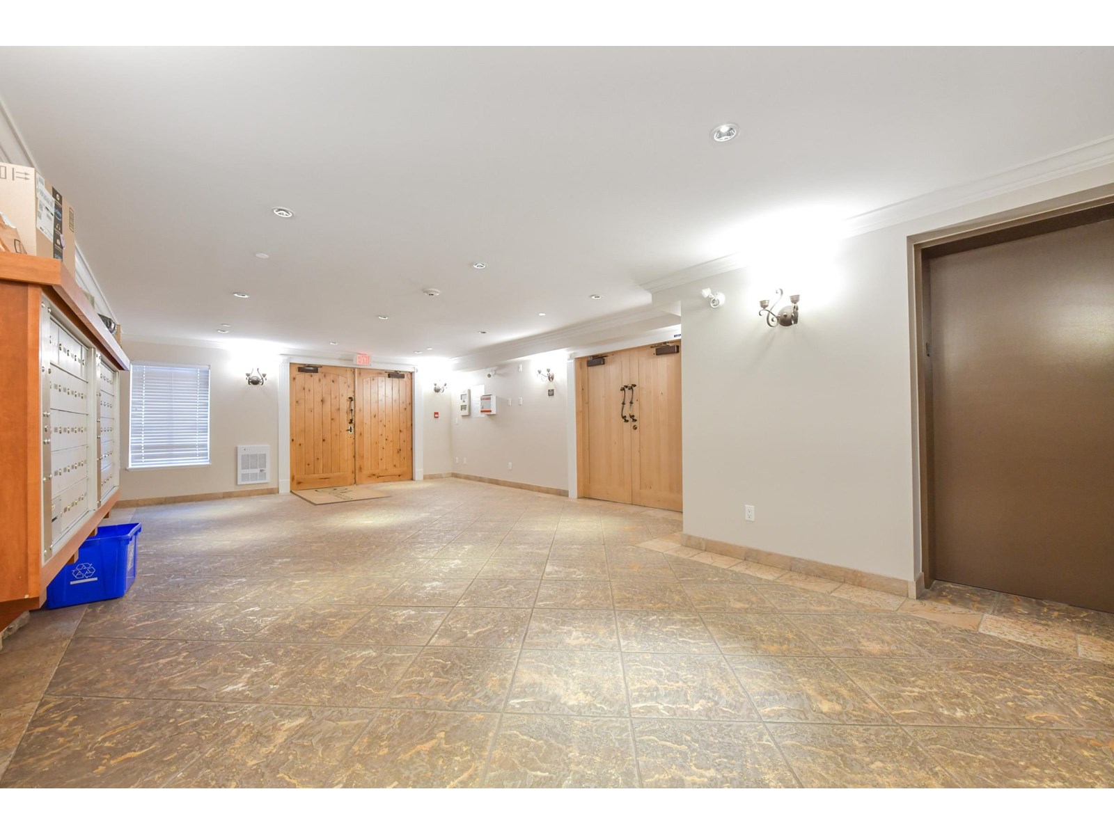 Property at 304 8717 160 STREET image 4