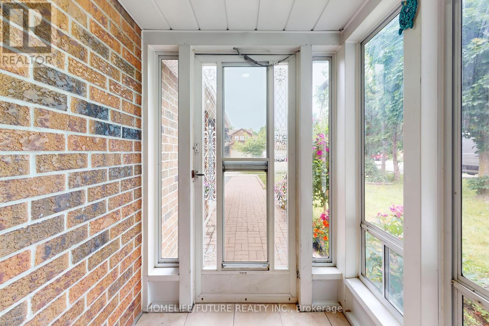 Property at 75 CALVERLEY TRAIL image 3