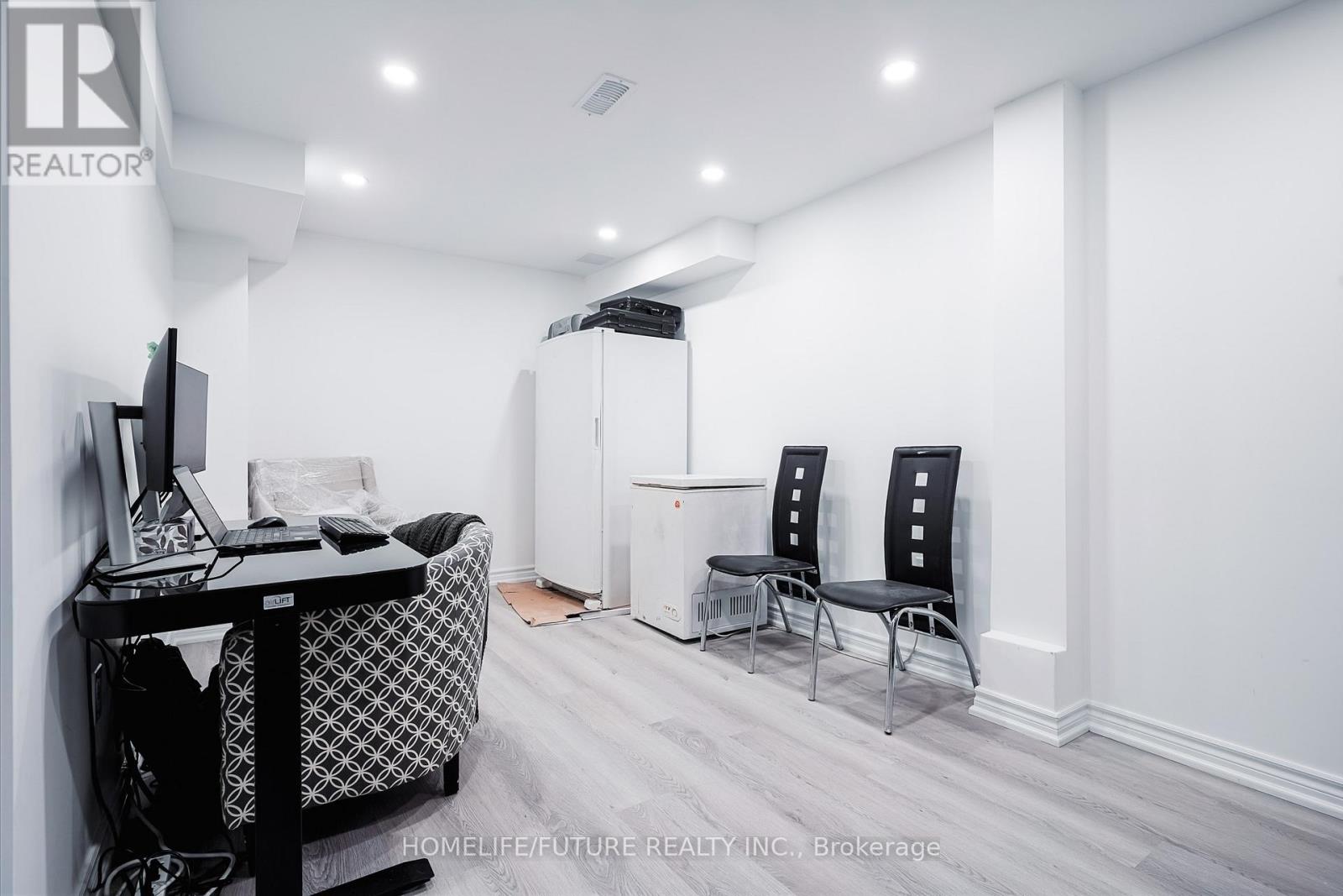 Property at 18 MANSBRIDGE CRESCENT image 3