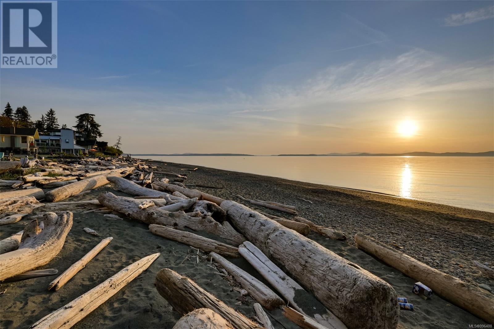 Property at 5153 Cordova Bay Rd image 5