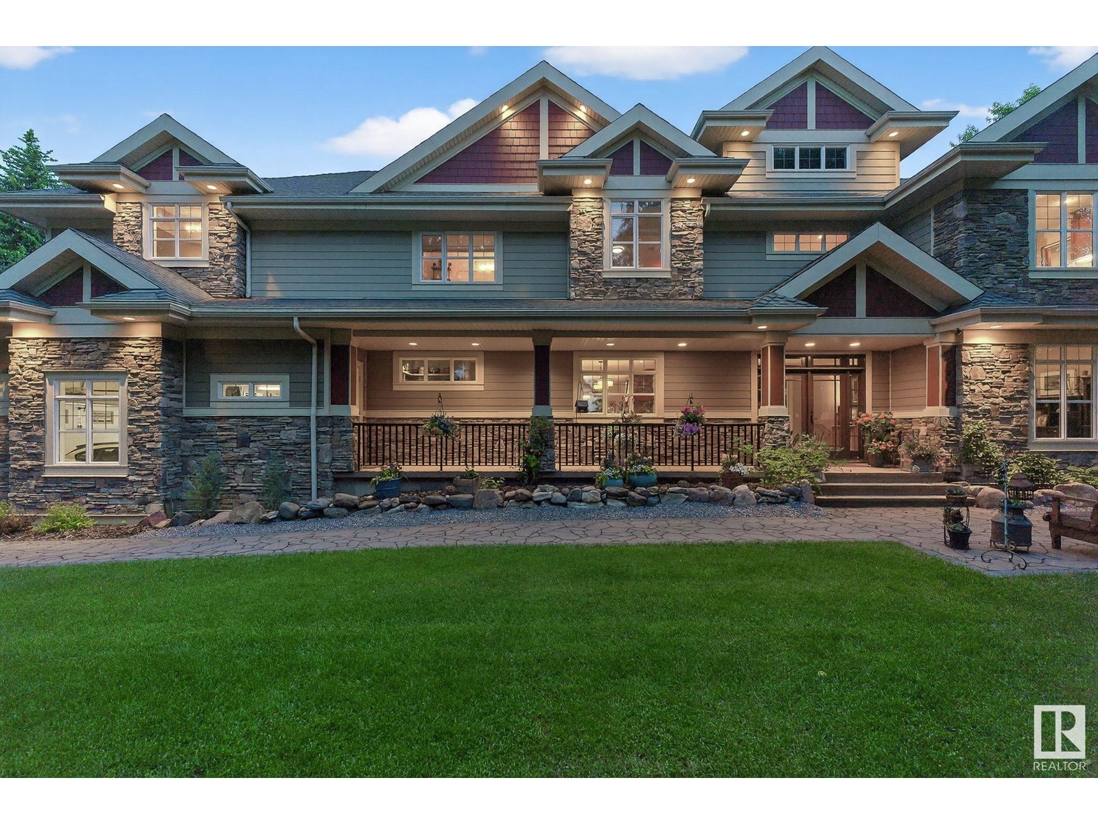 Property at 112 WINDERMERE DR NW image 1