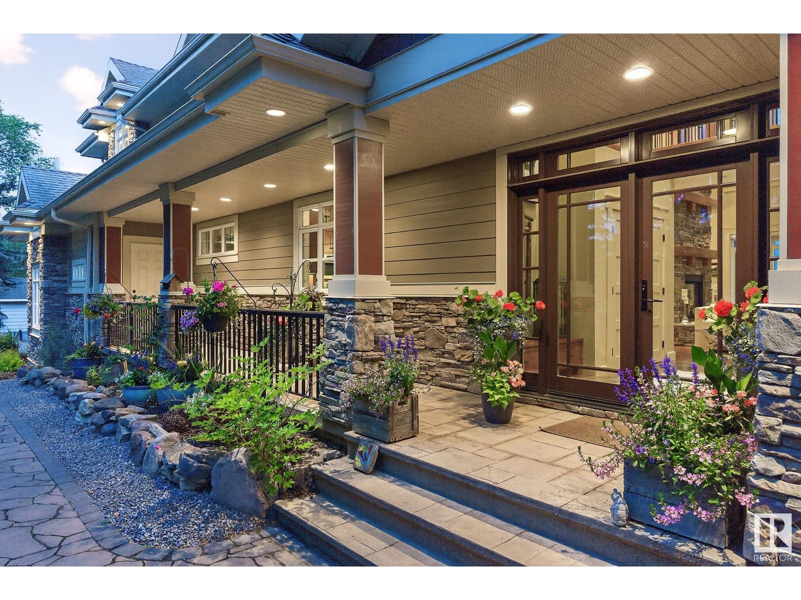 Property at 112 WINDERMERE DR NW image 2