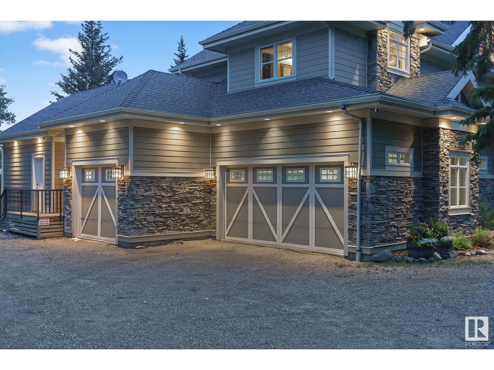 Property at 112 WINDERMERE DR NW image 3