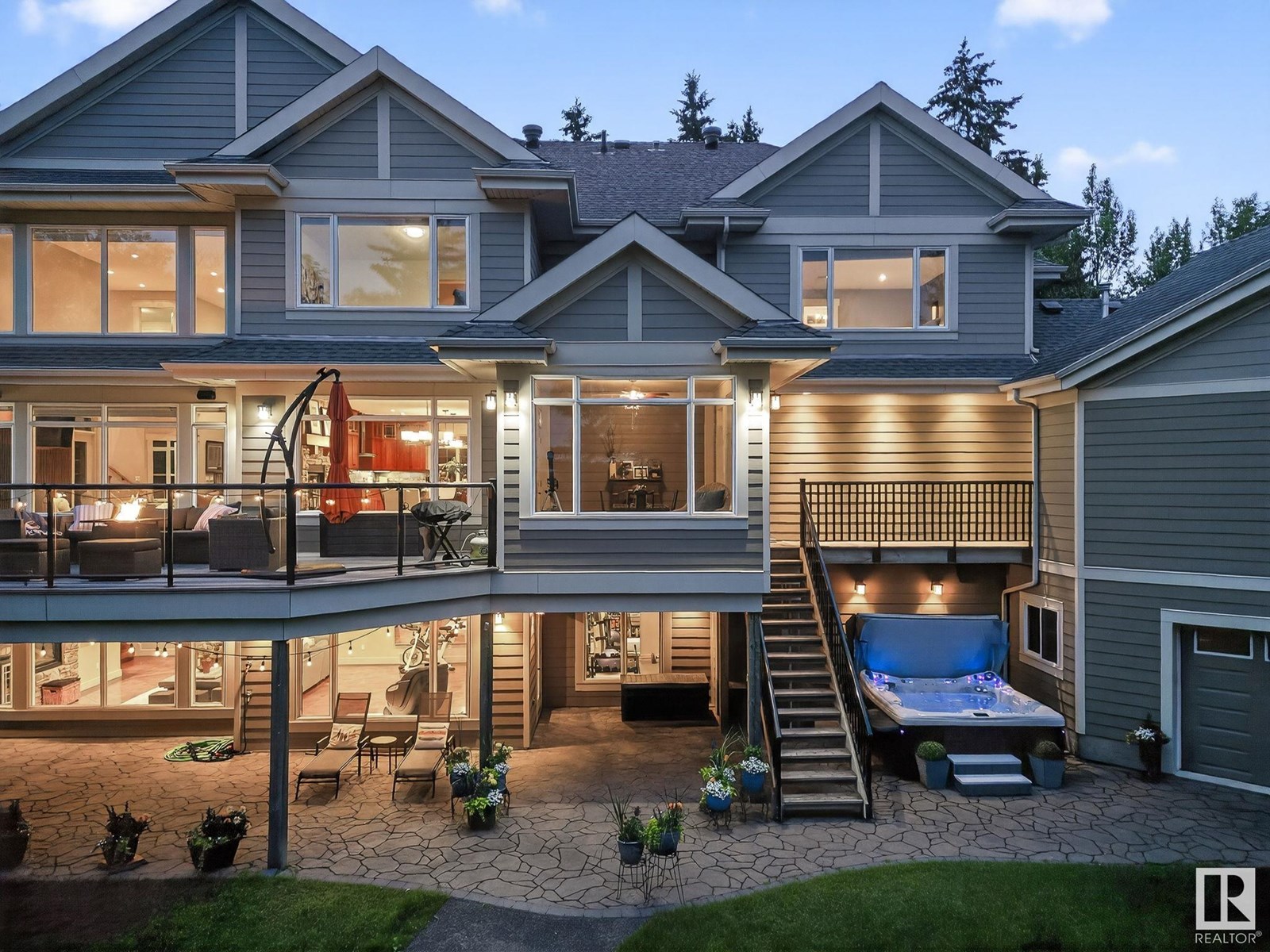 Property at 112 WINDERMERE DR NW image 4