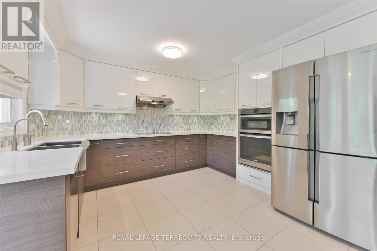2216 Dunvegan Avenue, Oakville, Ontario  L6J 6P7 - Photo 11 - W12237209