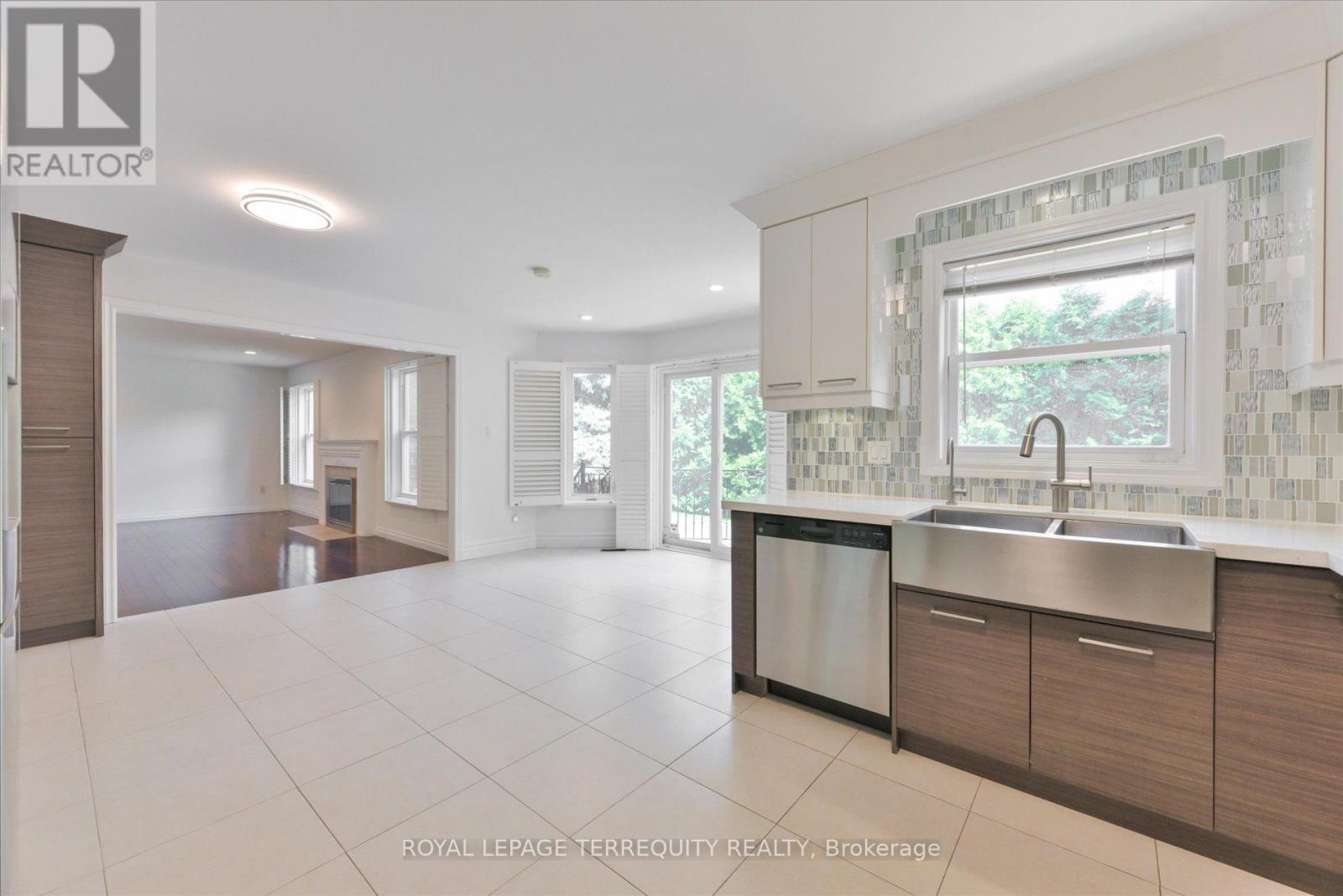 2216 Dunvegan Avenue, Oakville, Ontario  L6J 6P7 - Photo 12 - W12237209
