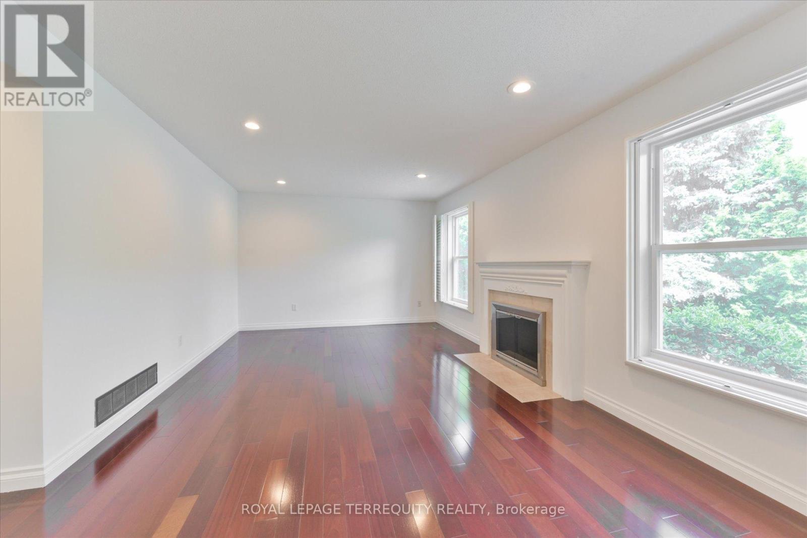2216 Dunvegan Avenue, Oakville, Ontario  L6J 6P7 - Photo 13 - W12237209