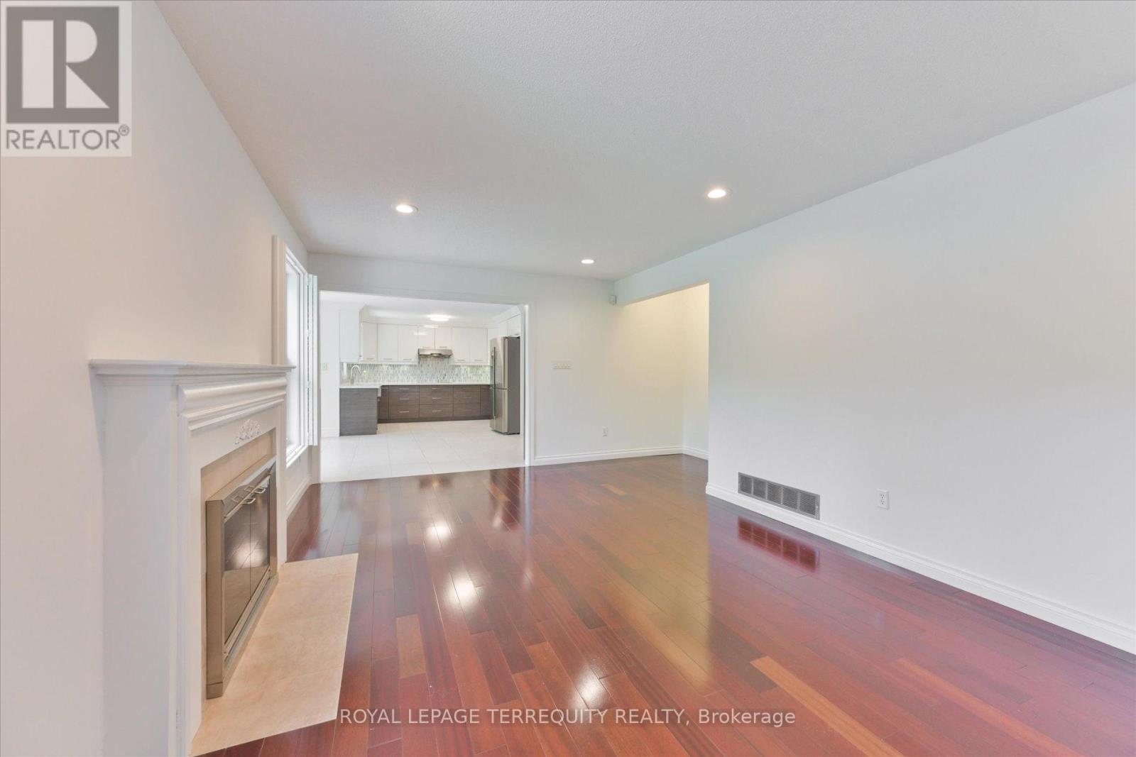 2216 Dunvegan Avenue, Oakville, Ontario  L6J 6P7 - Photo 14 - W12237209