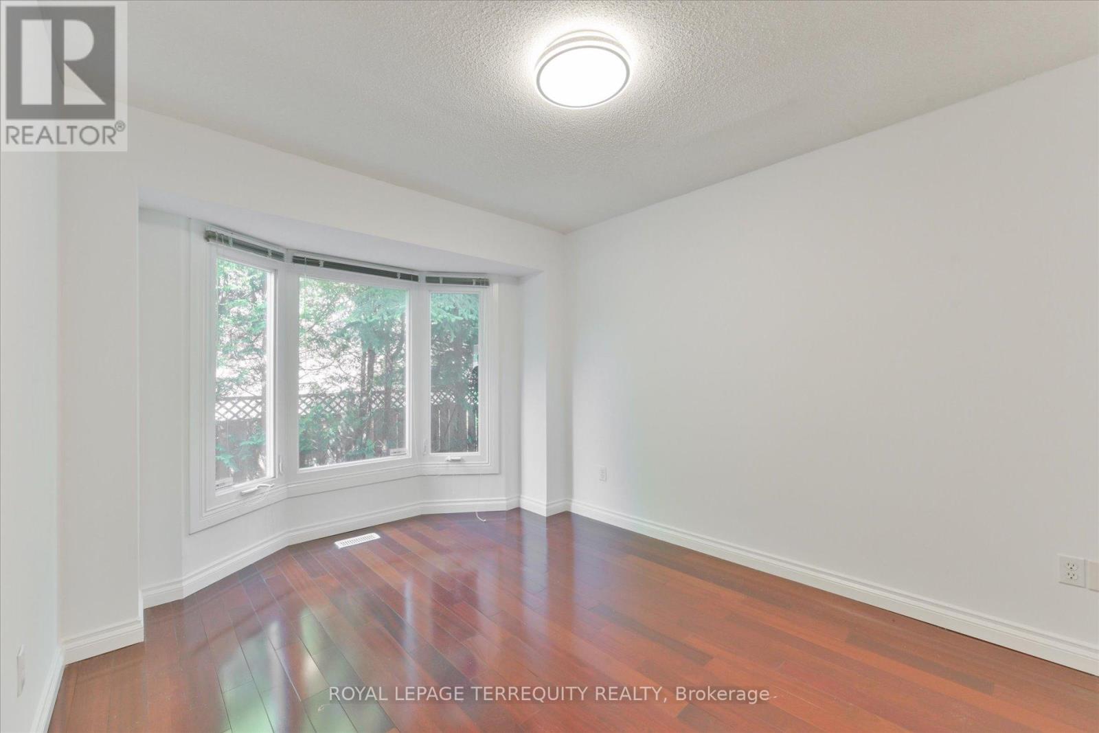 2216 Dunvegan Avenue, Oakville, Ontario  L6J 6P7 - Photo 15 - W12237209