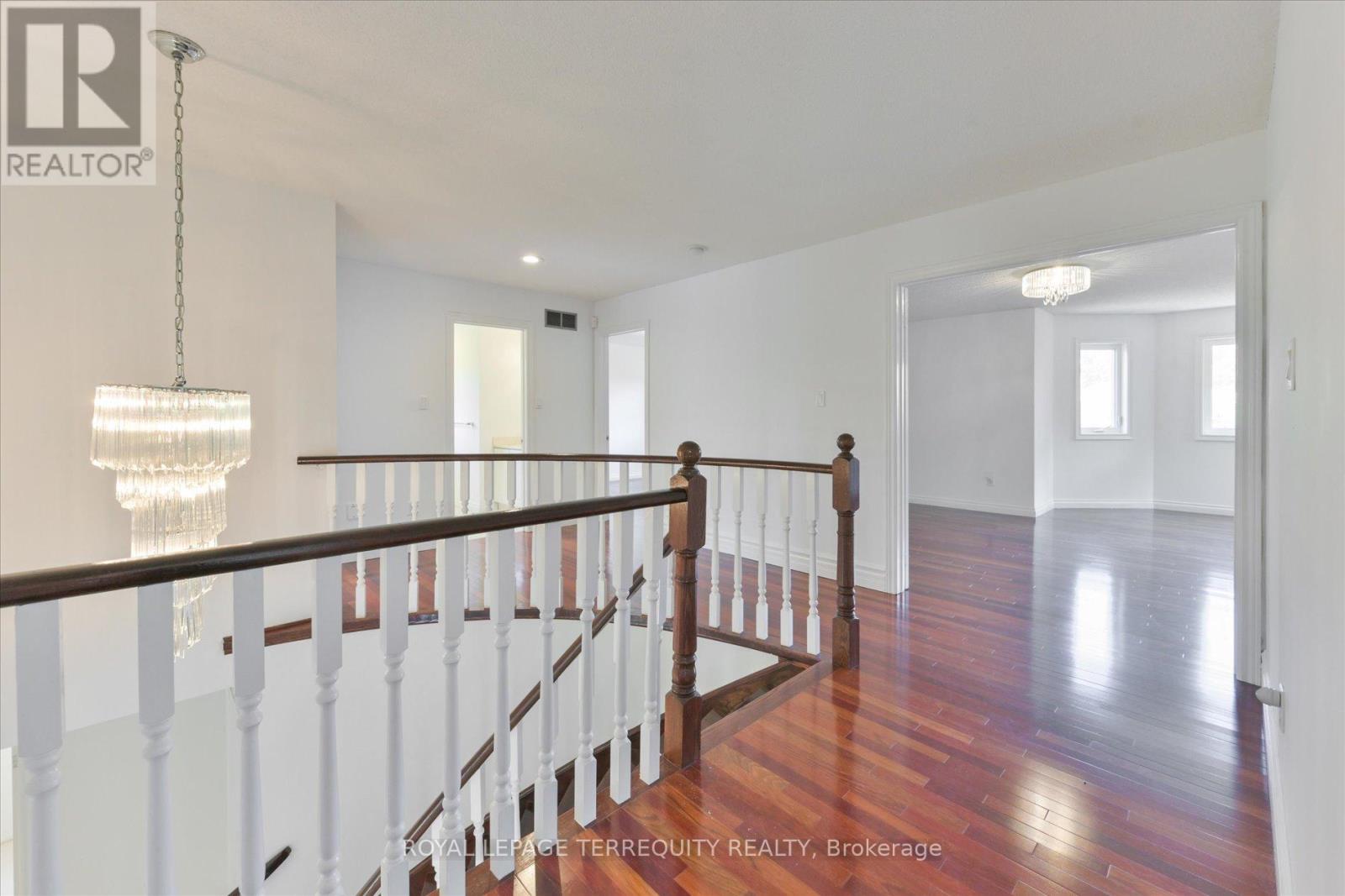 2216 Dunvegan Avenue, Oakville, Ontario  L6J 6P7 - Photo 20 - W12237209