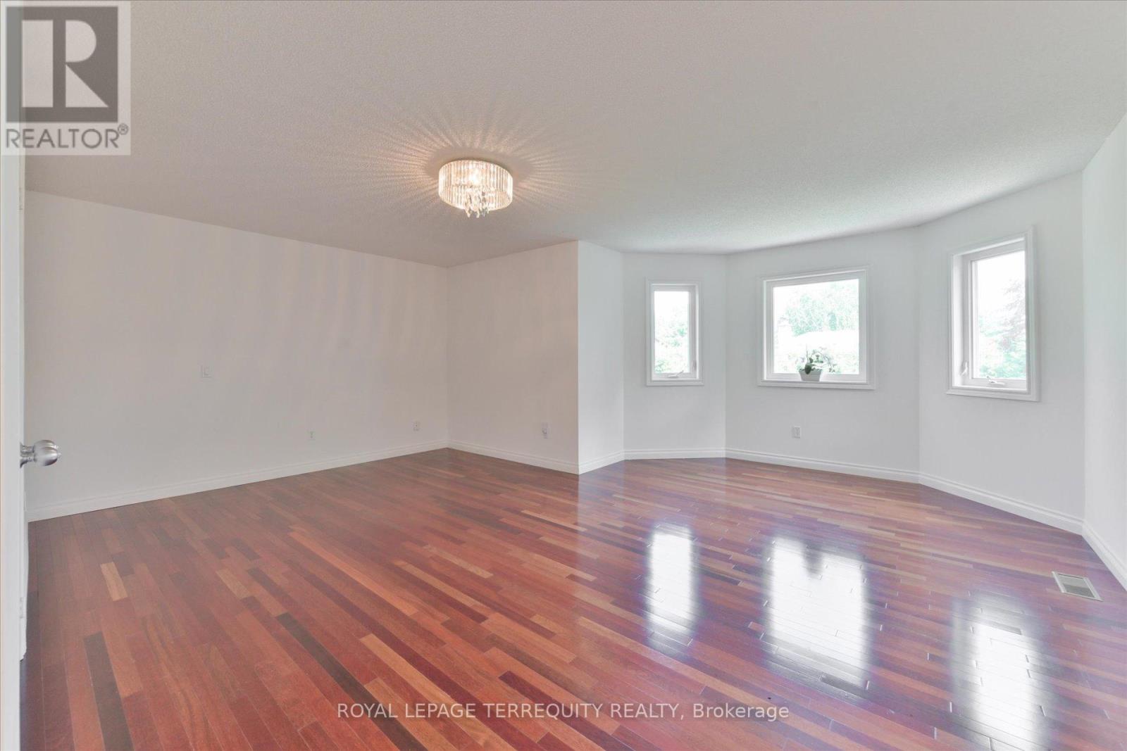 2216 Dunvegan Avenue, Oakville, Ontario  L6J 6P7 - Photo 21 - W12237209