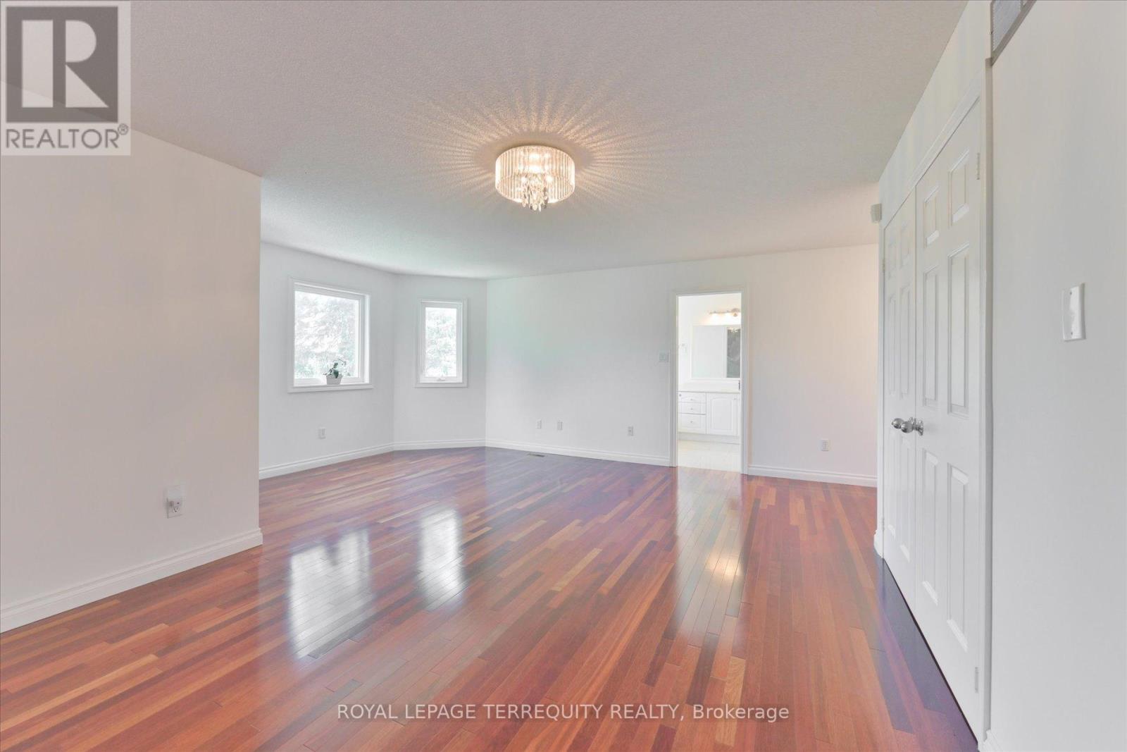 2216 Dunvegan Avenue, Oakville, Ontario  L6J 6P7 - Photo 22 - W12237209