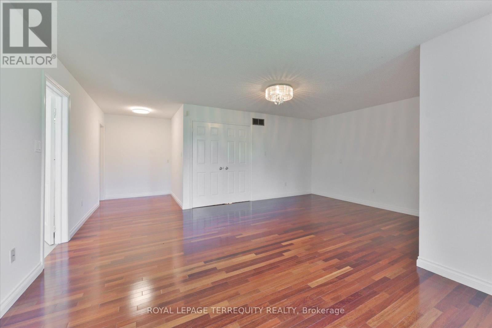 2216 Dunvegan Avenue, Oakville, Ontario  L6J 6P7 - Photo 23 - W12237209