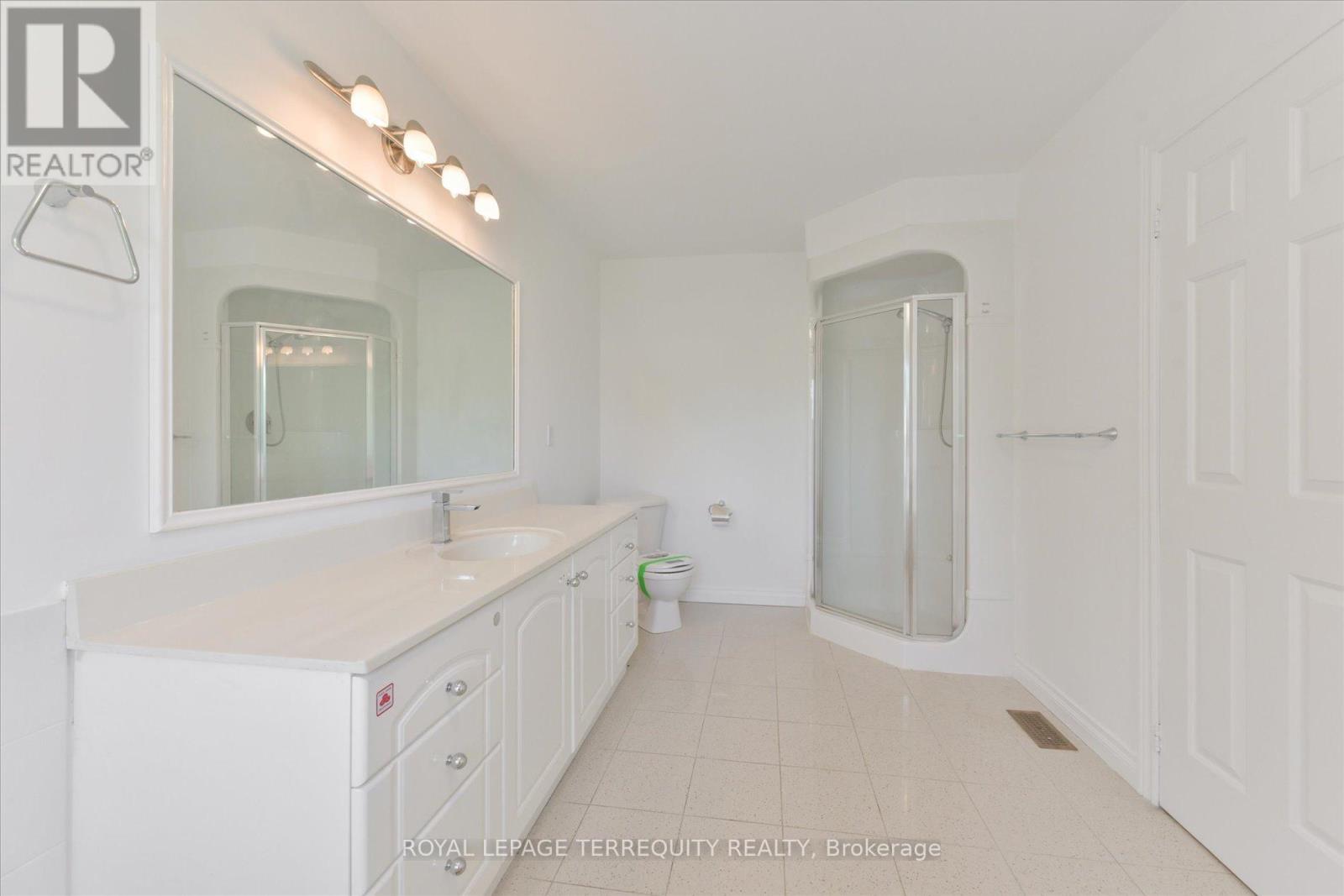 2216 Dunvegan Avenue, Oakville, Ontario  L6J 6P7 - Photo 25 - W12237209