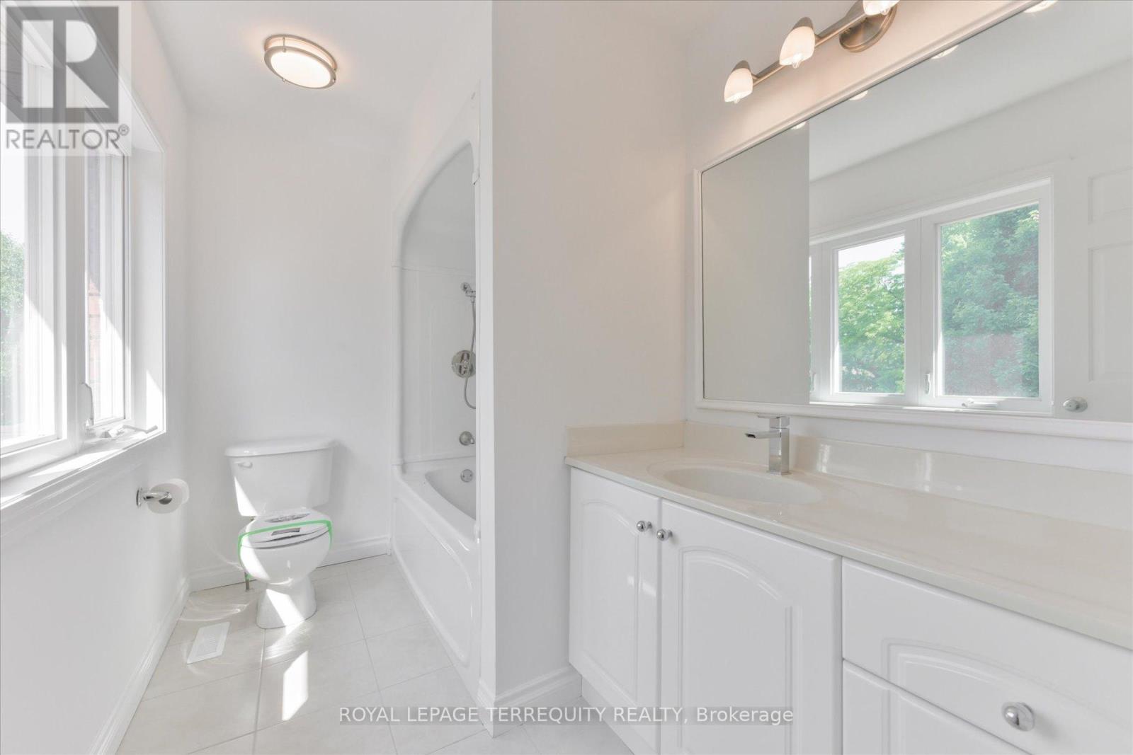 2216 Dunvegan Avenue, Oakville, Ontario  L6J 6P7 - Photo 27 - W12237209