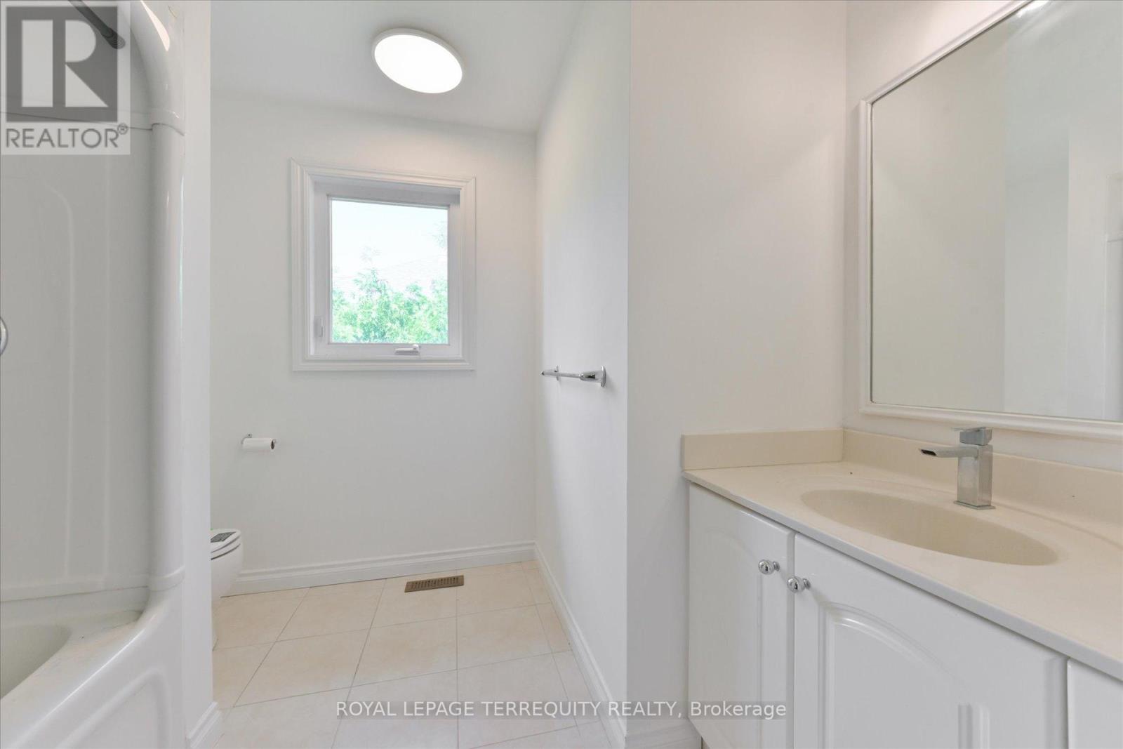 2216 Dunvegan Avenue, Oakville, Ontario  L6J 6P7 - Photo 29 - W12237209