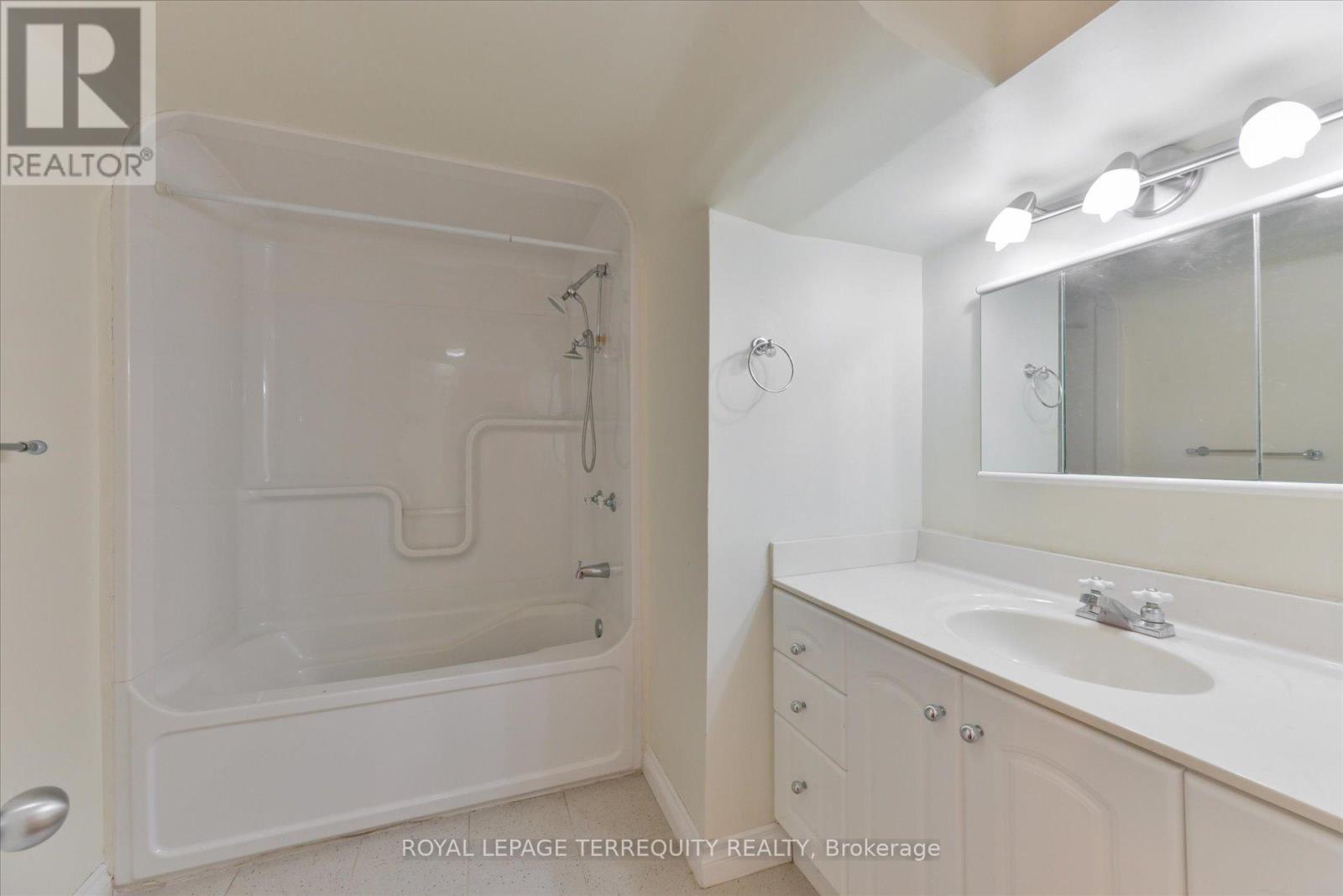 2216 Dunvegan Avenue, Oakville, Ontario  L6J 6P7 - Photo 38 - W12237209