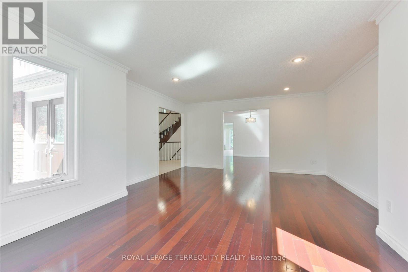 2216 Dunvegan Avenue, Oakville, Ontario  L6J 6P7 - Photo 7 - W12237209