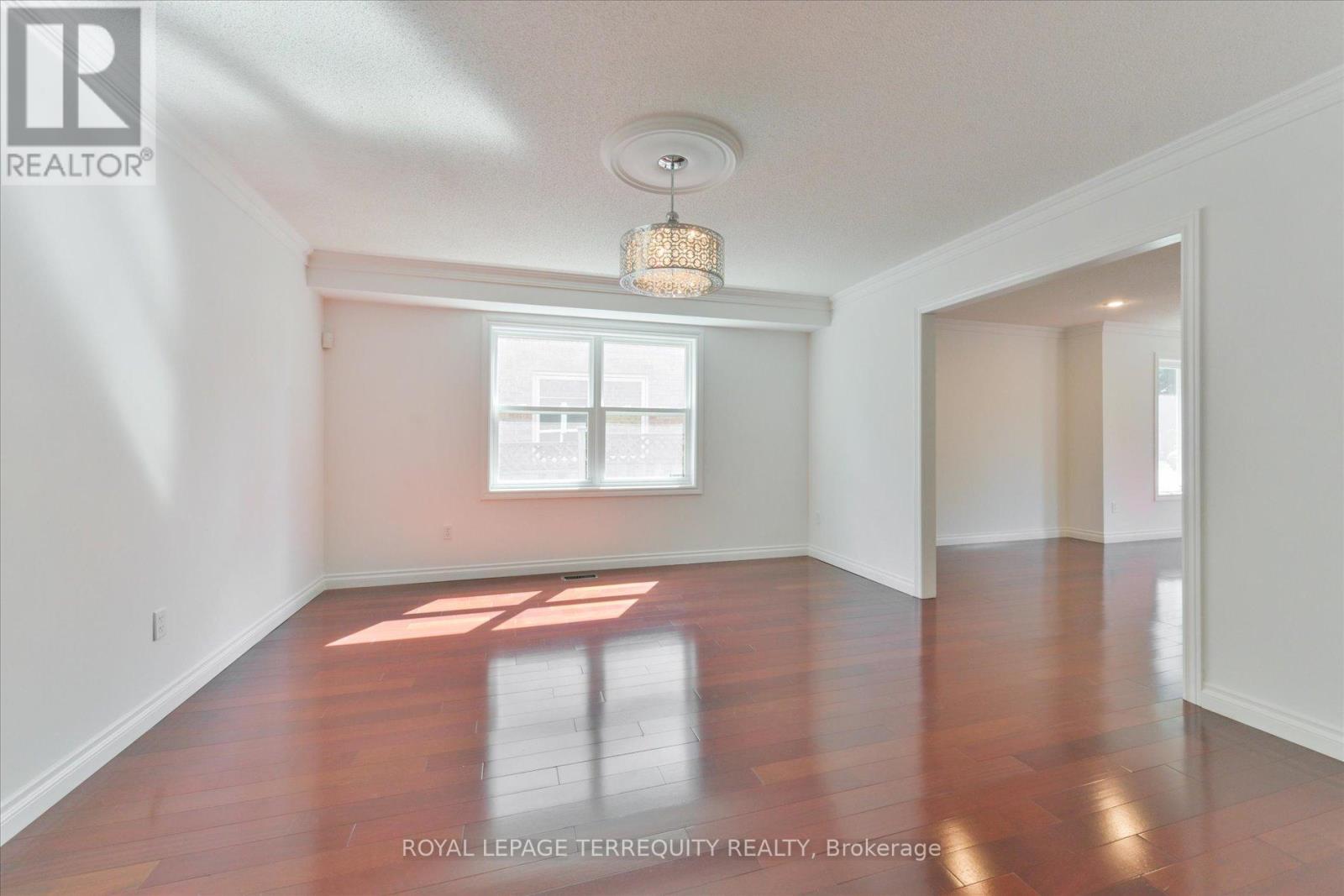2216 Dunvegan Avenue, Oakville, Ontario  L6J 6P7 - Photo 9 - W12237209