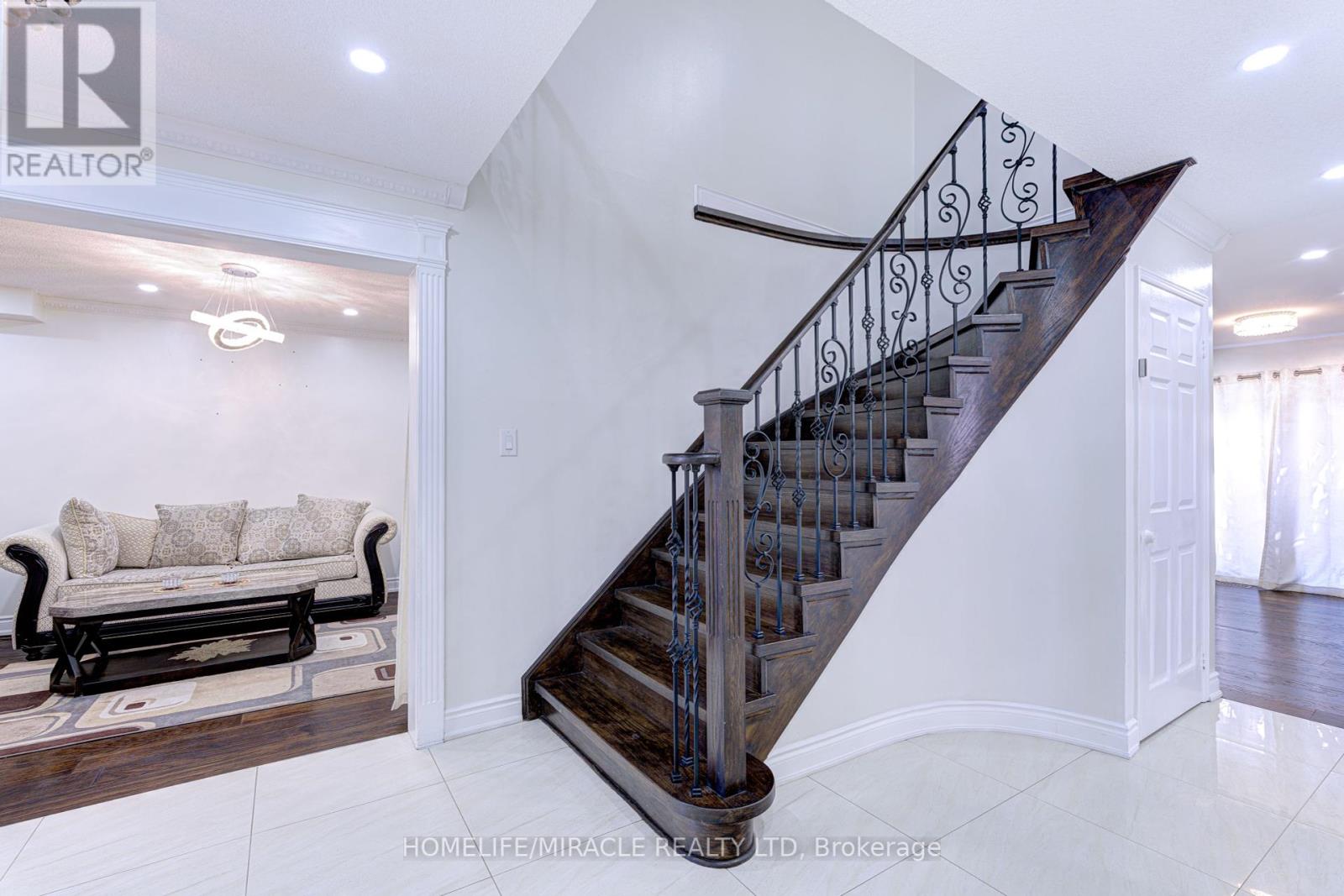 55 Castlehill Road, Brampton, Ontario  L6X 4C9 - Photo 12 - W12237218